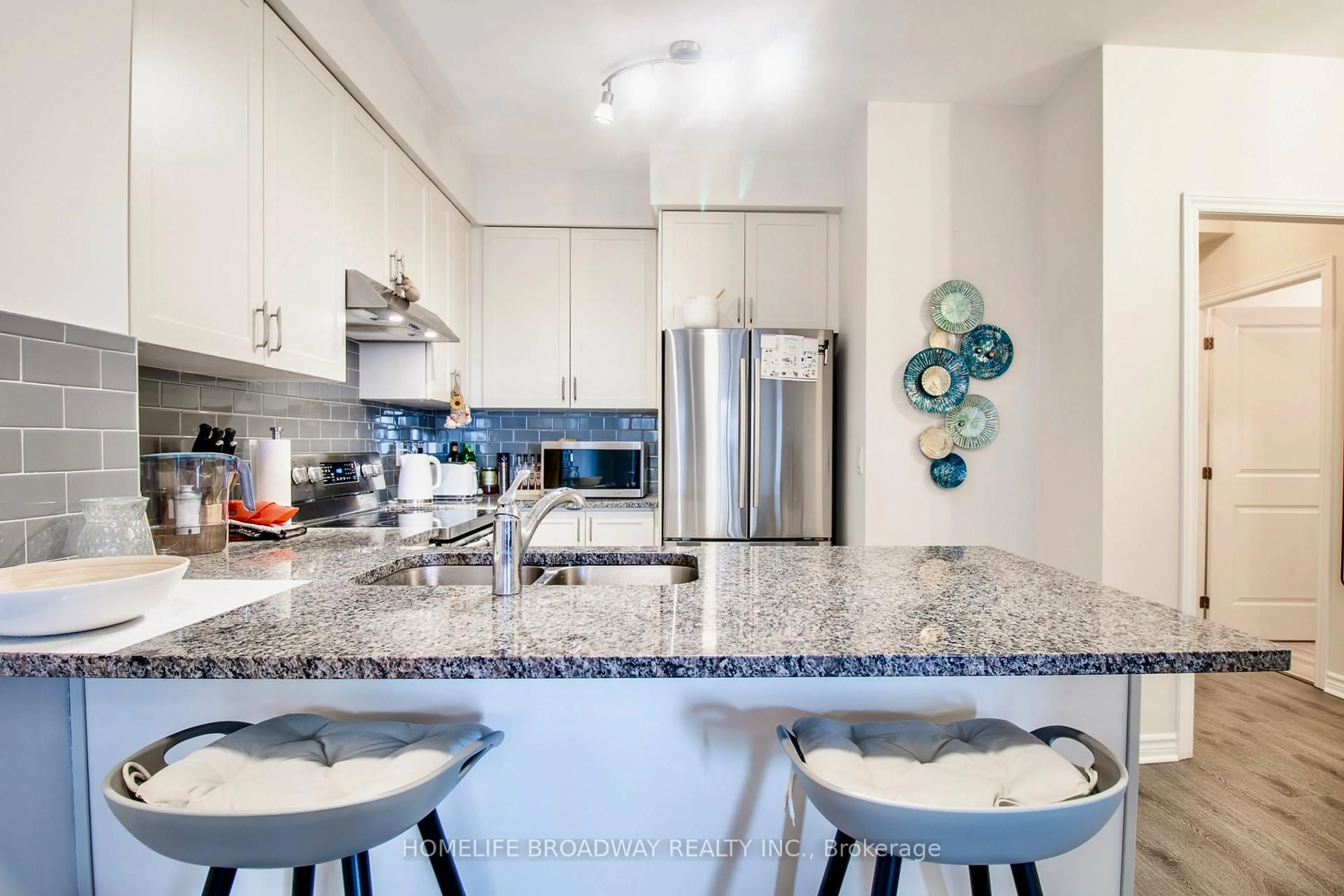 Open concept kitchen, ceramic/tile floor for 9255 Jane St #815, Vaughan Ontario L6A 0K1