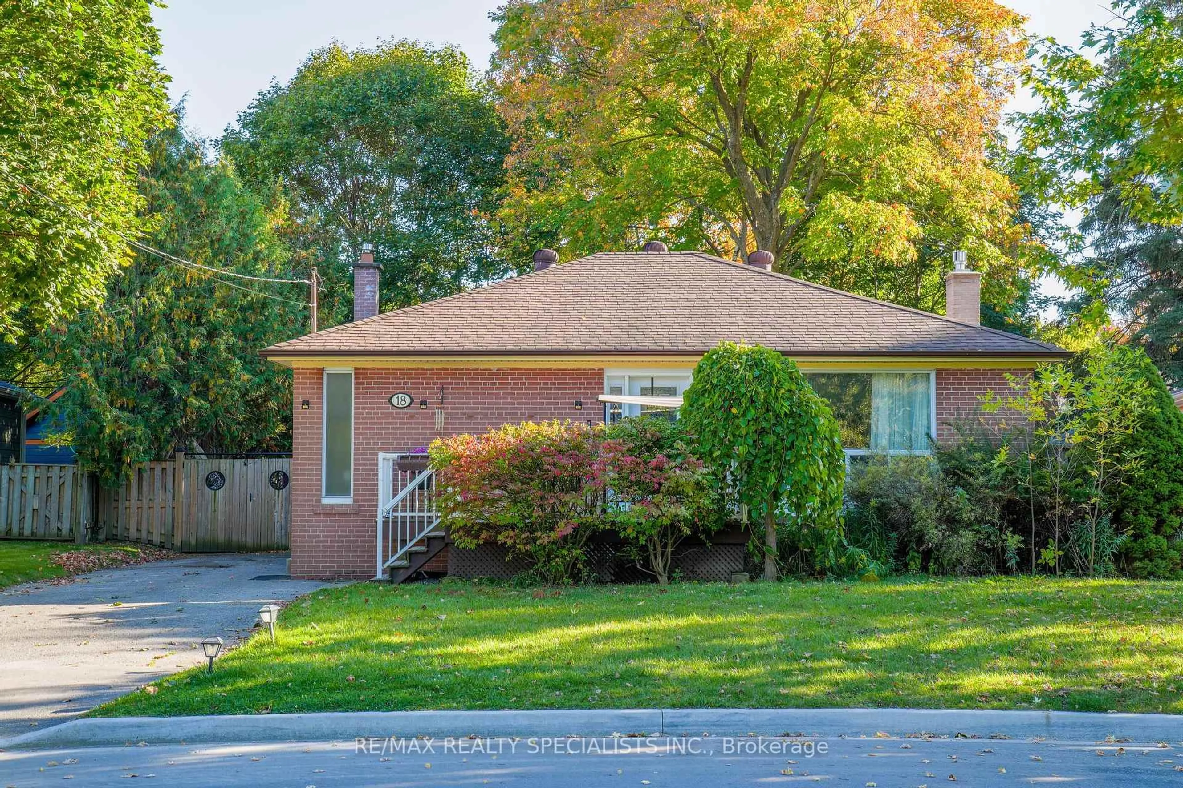 Home with brick exterior material, street for 18 Corbett Cres, Aurora Ontario L4G 2G1