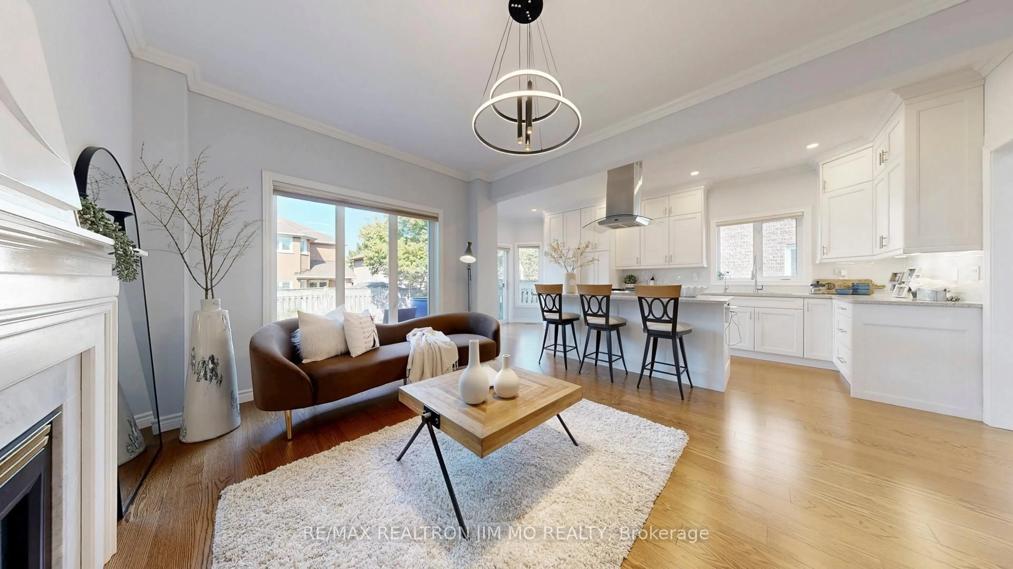 Open concept kitchen, unknown for 543 Greig Circ, Newmarket Ontario L3Y 8S6