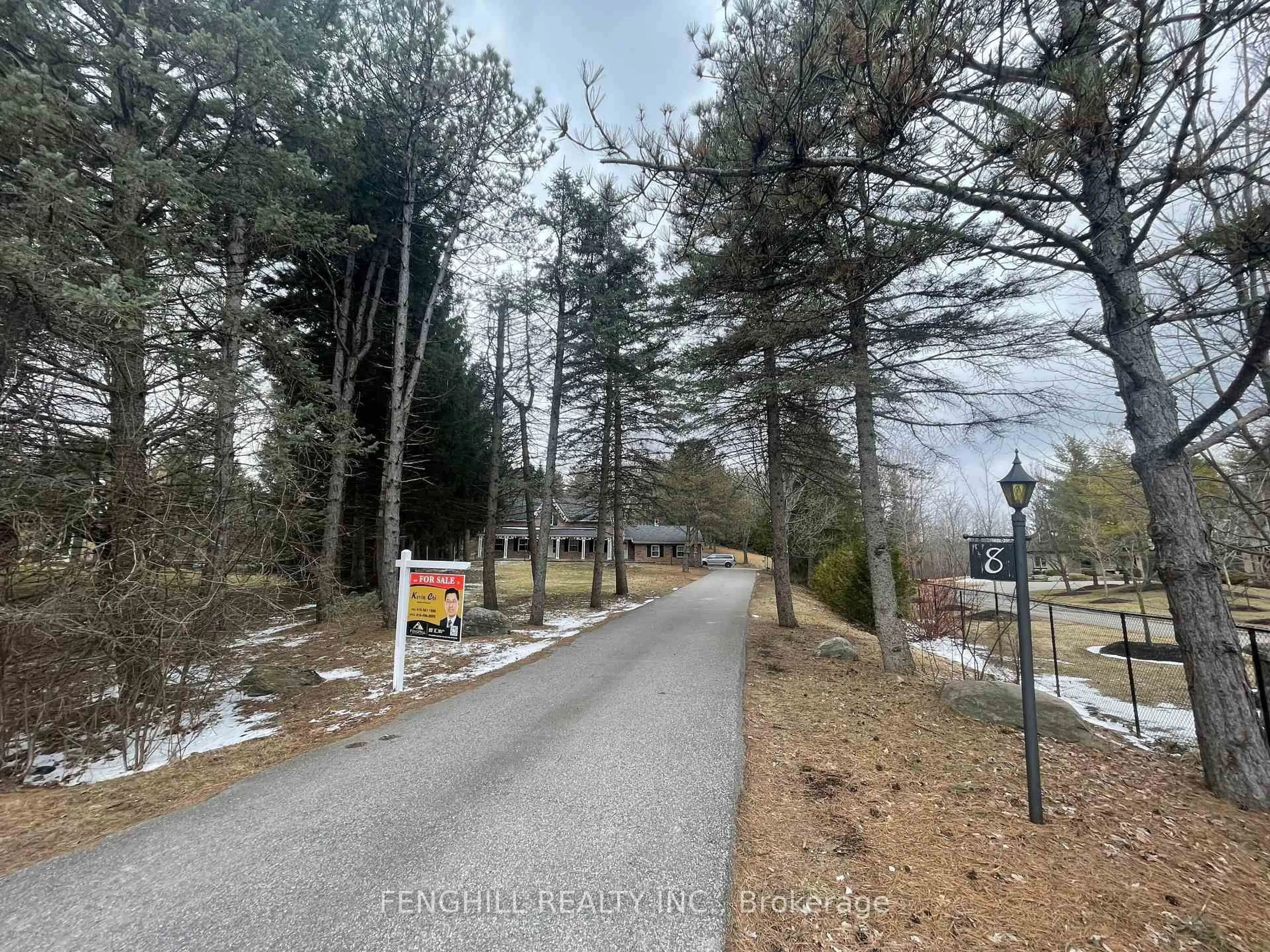 Blurry image for 8 Blue Grass Dr, Aurora Ontario L4G 6W4