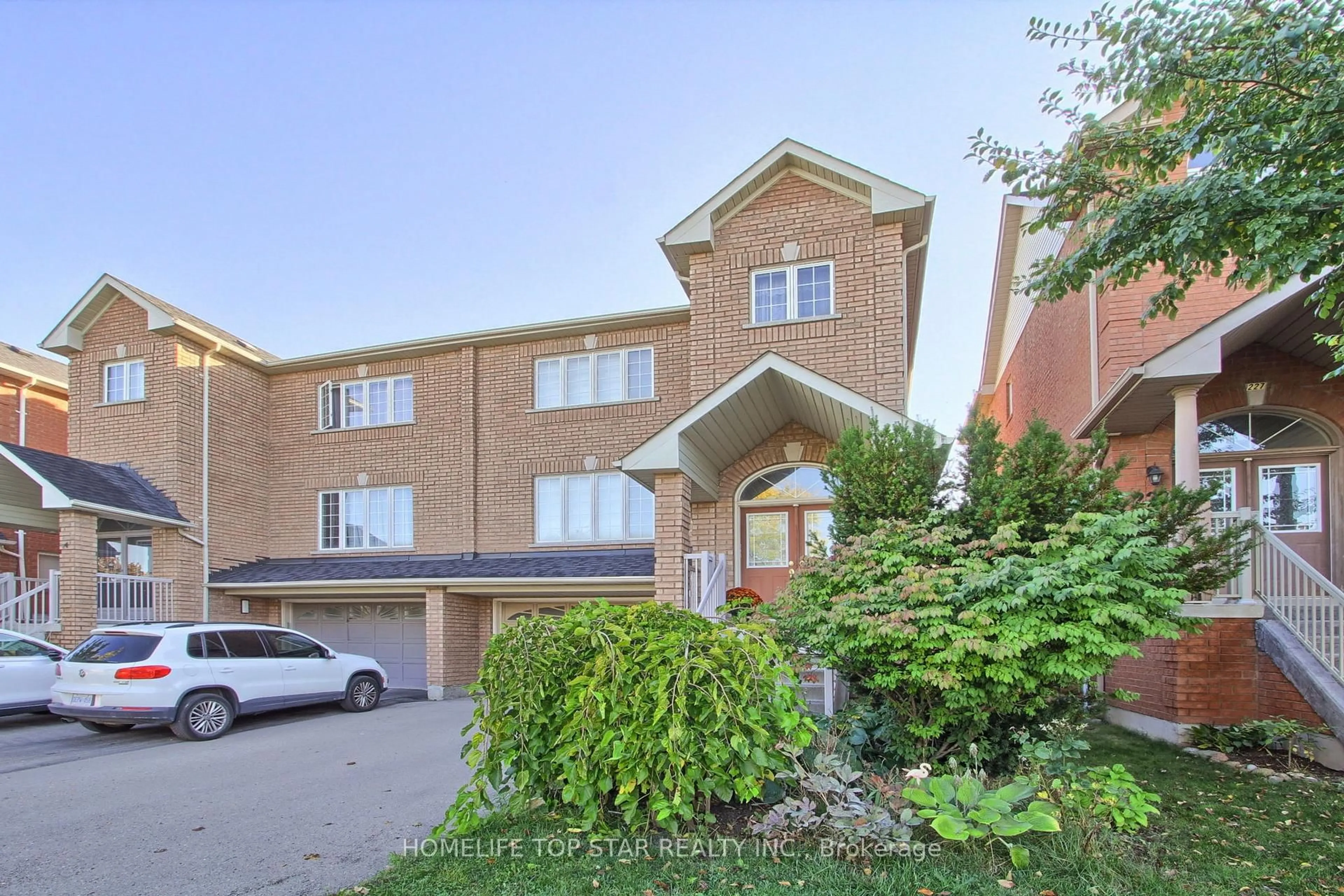 Home with brick exterior material, street for 231 Knapton Dr, Newmarket Ontario L3X 3B6