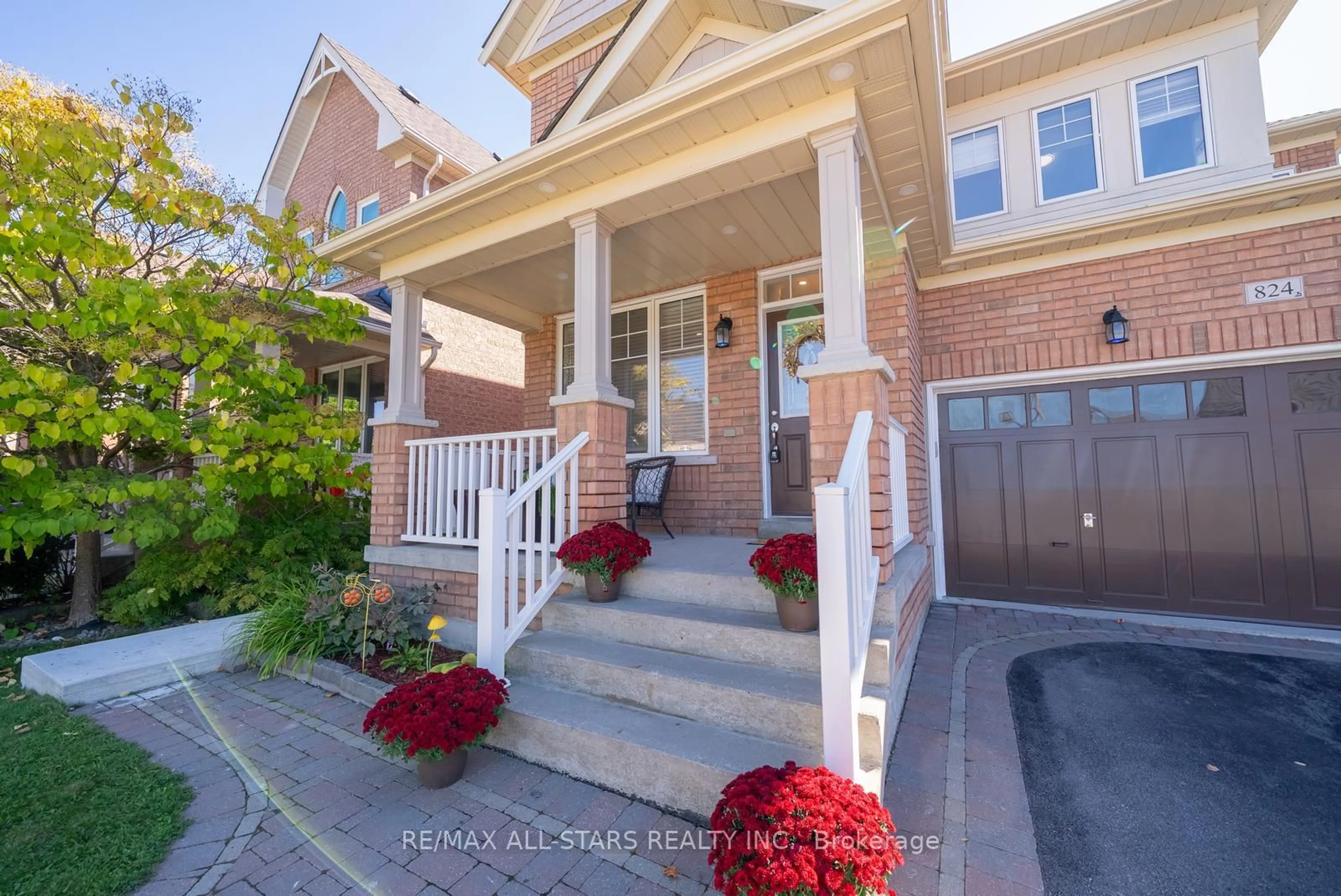 Home with brick exterior material, street for 824 Millard St, Whitchurch-Stouffville Ontario L4A 0B6