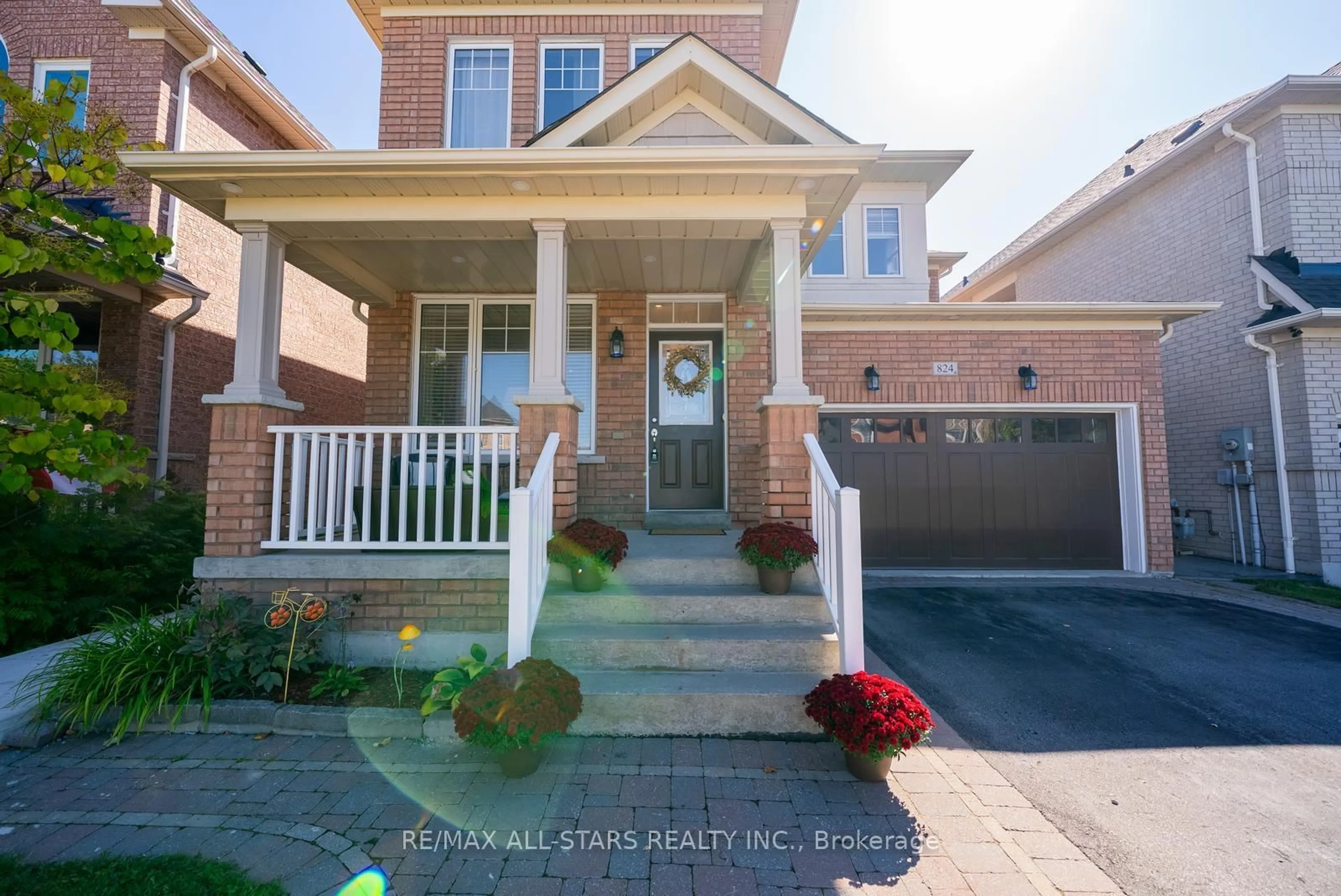 Home with brick exterior material, street for 824 Millard St, Whitchurch-Stouffville Ontario L4A 0B6