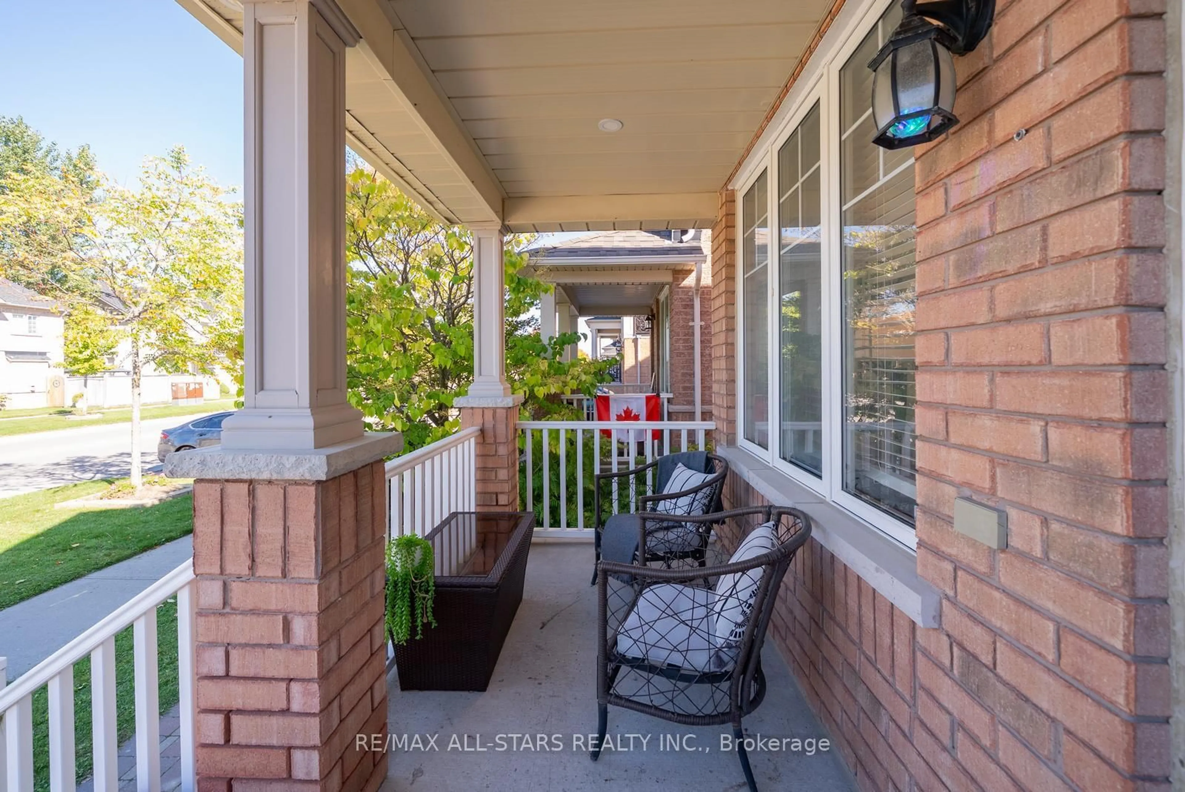 Patio, street for 824 Millard St, Whitchurch-Stouffville Ontario L4A 0B6