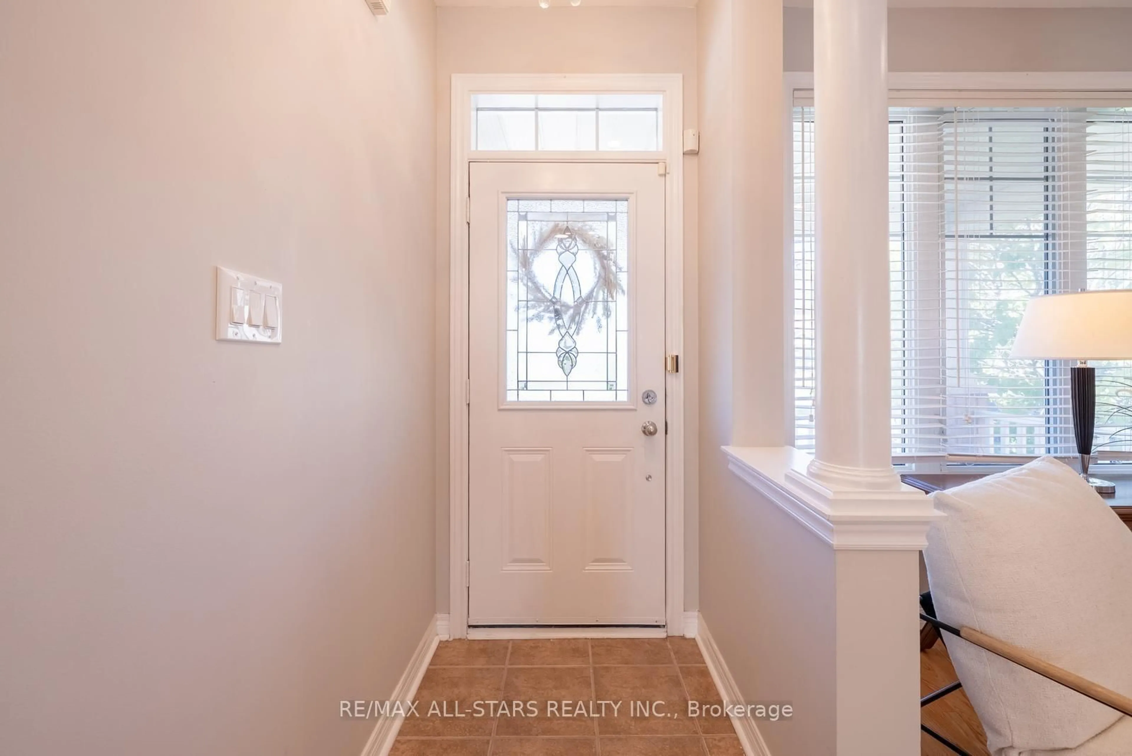 Indoor entryway for 824 Millard St, Whitchurch-Stouffville Ontario L4A 0B6