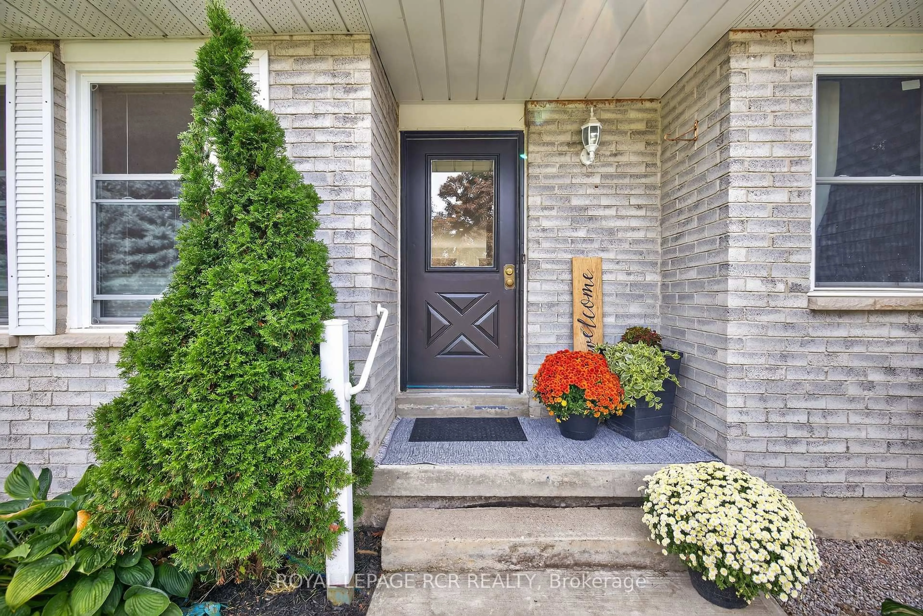 Indoor entryway for 33 Summerhill Rd, East Gwillimbury Ontario L9N 1C6
