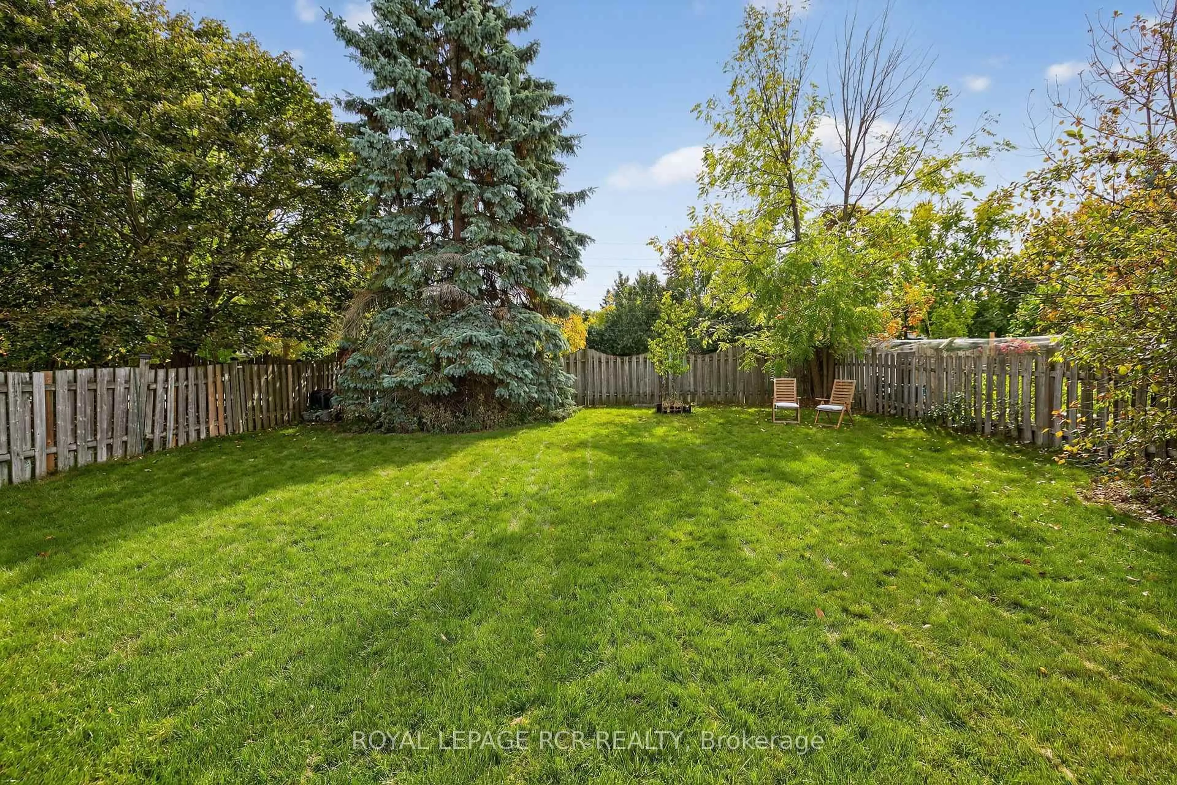 Patio, forest/trees view for 33 Summerhill Rd, East Gwillimbury Ontario L9N 1C6