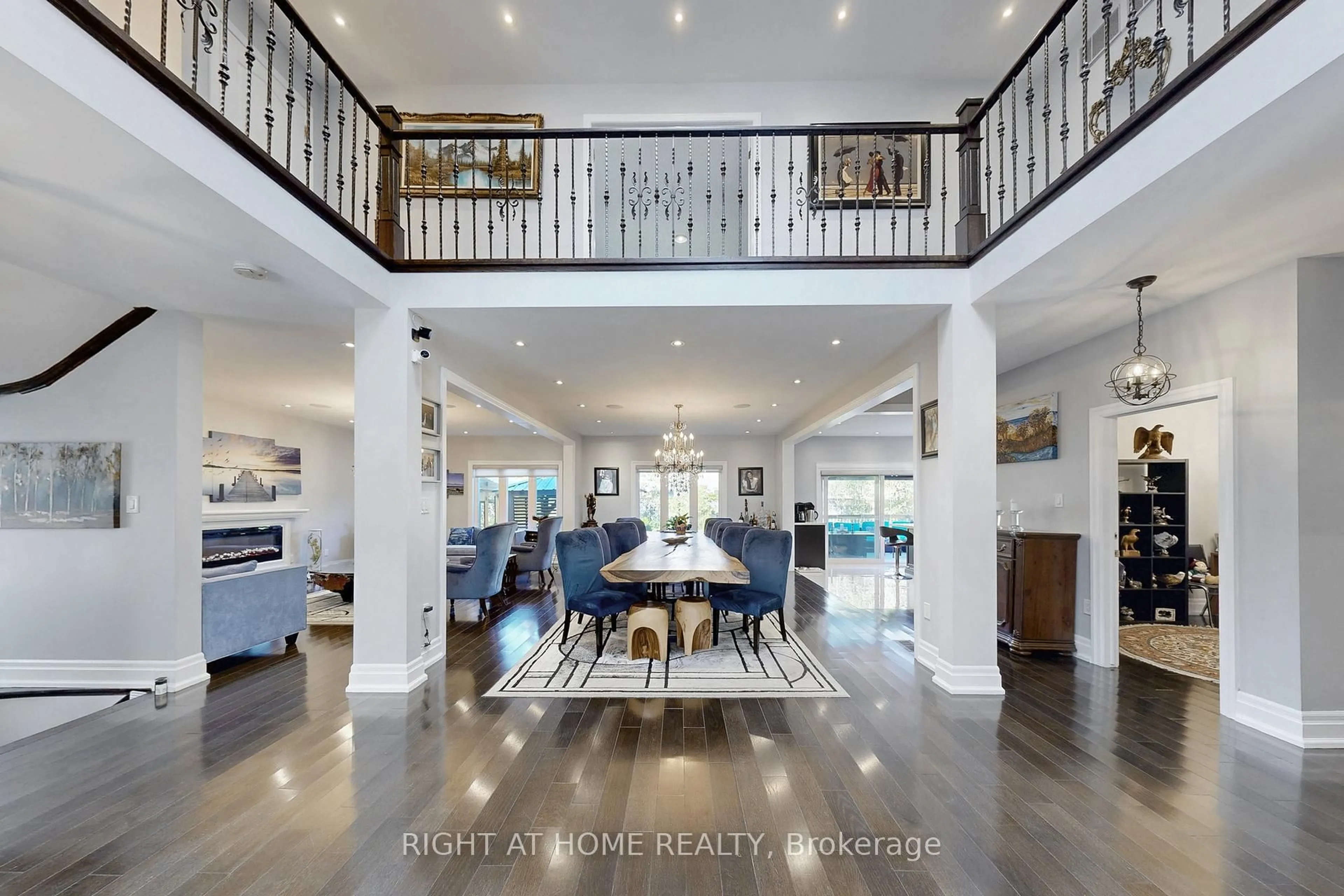 Unknown for 8 Springbrook Dr, Richmond Hill Ontario L4B 3R9