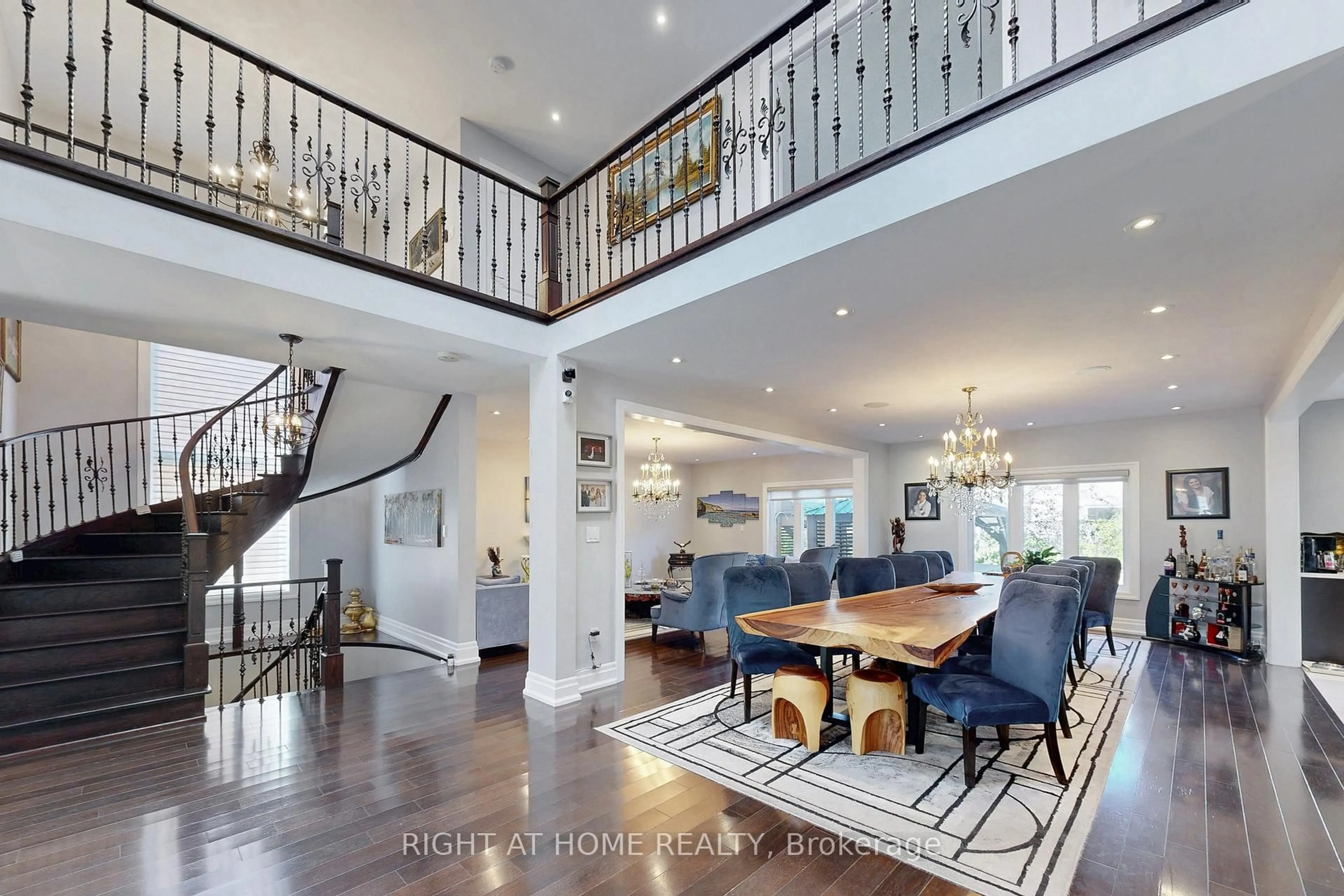 Unknown for 8 Springbrook Dr, Richmond Hill Ontario L4B 3R9
