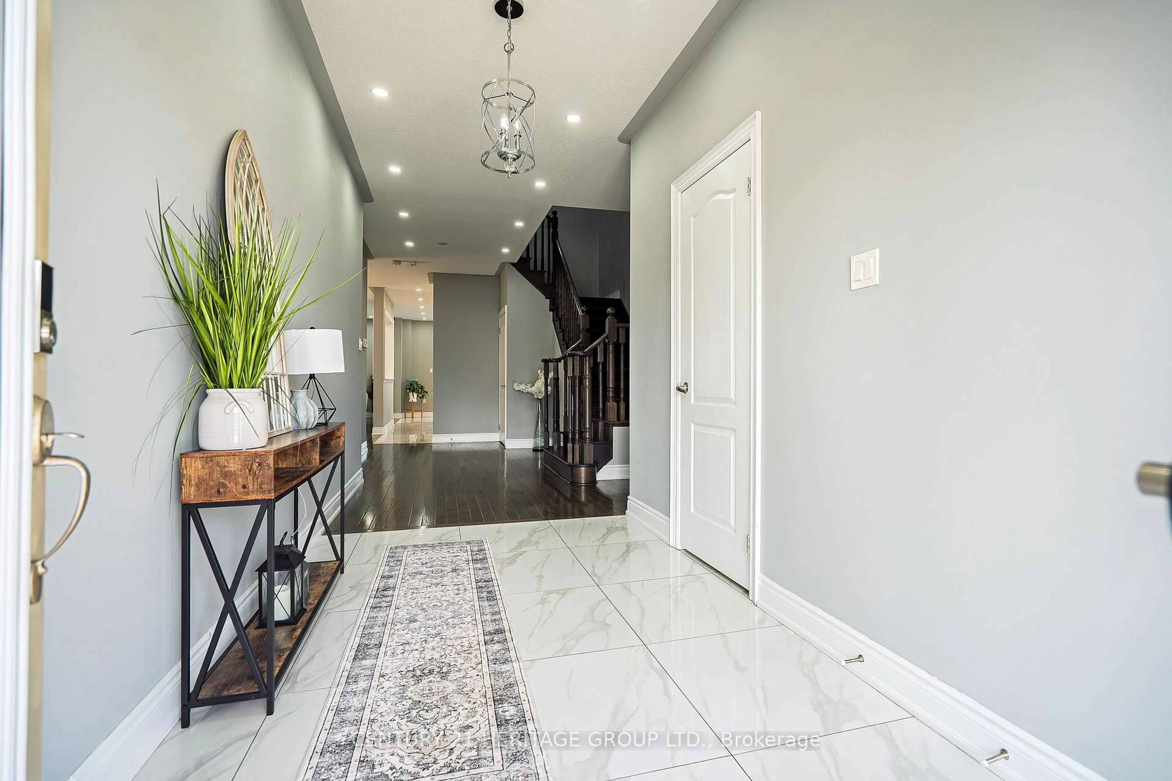 Indoor entryway for 89 Sutherland Ave, Bradford West Gwillimbury Ontario L3Z 4H4