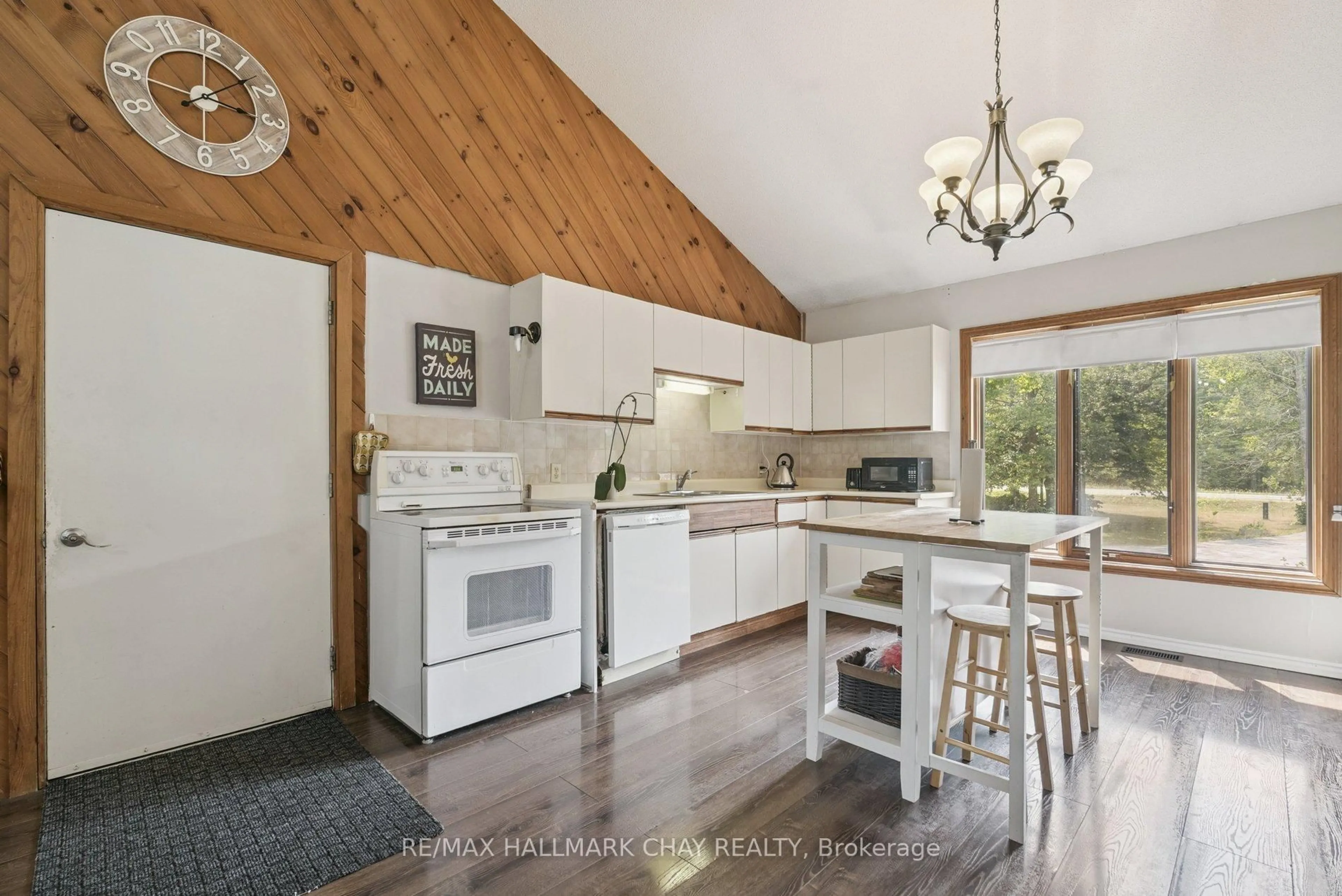 Open concept kitchen, unknown for 7521 County Road 10, Essa Ontario L0M 1B1