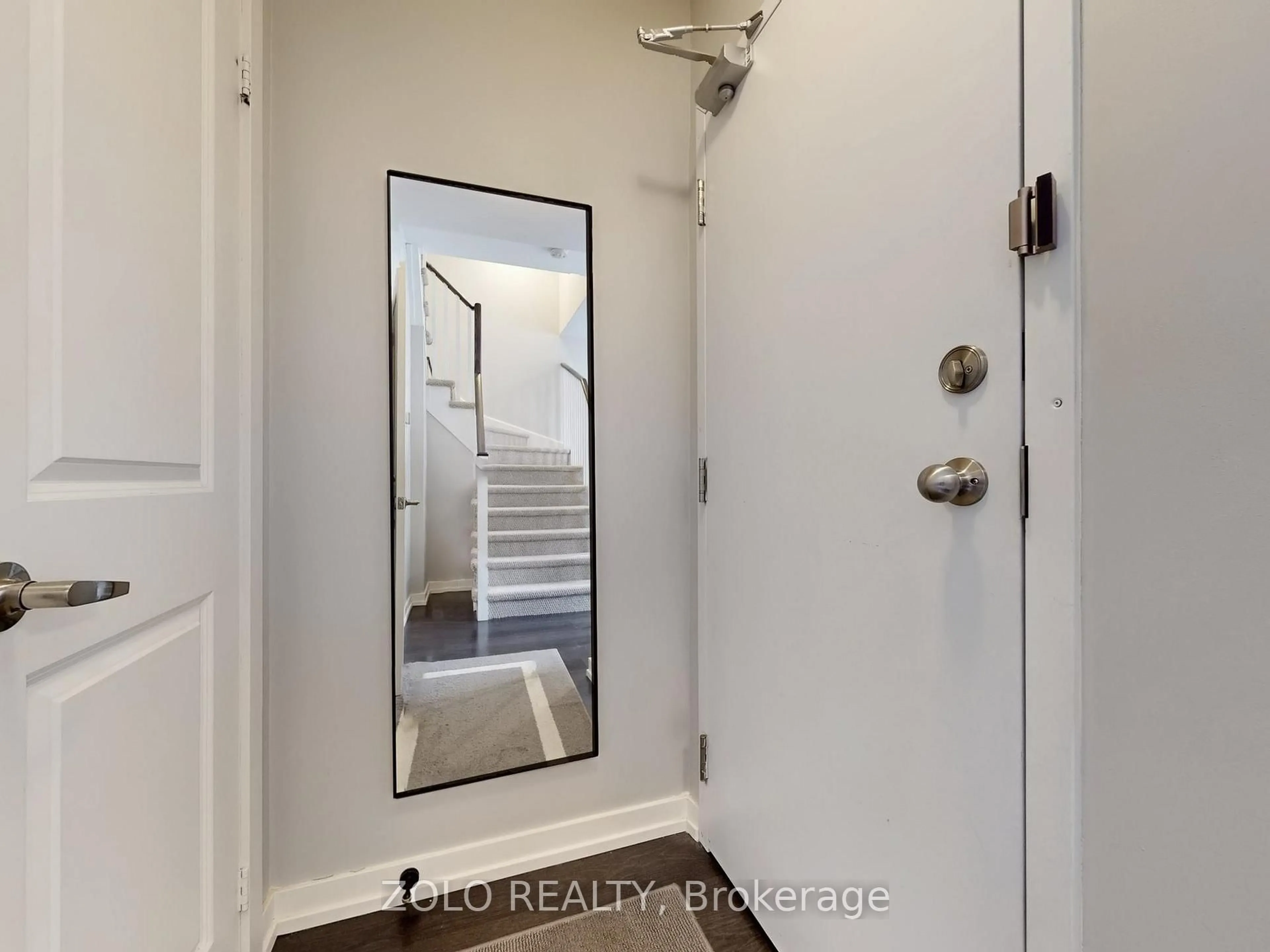 Indoor entryway for 15 Whitaker Way #322, Whitchurch-Stouffville Ontario L4A 0W5