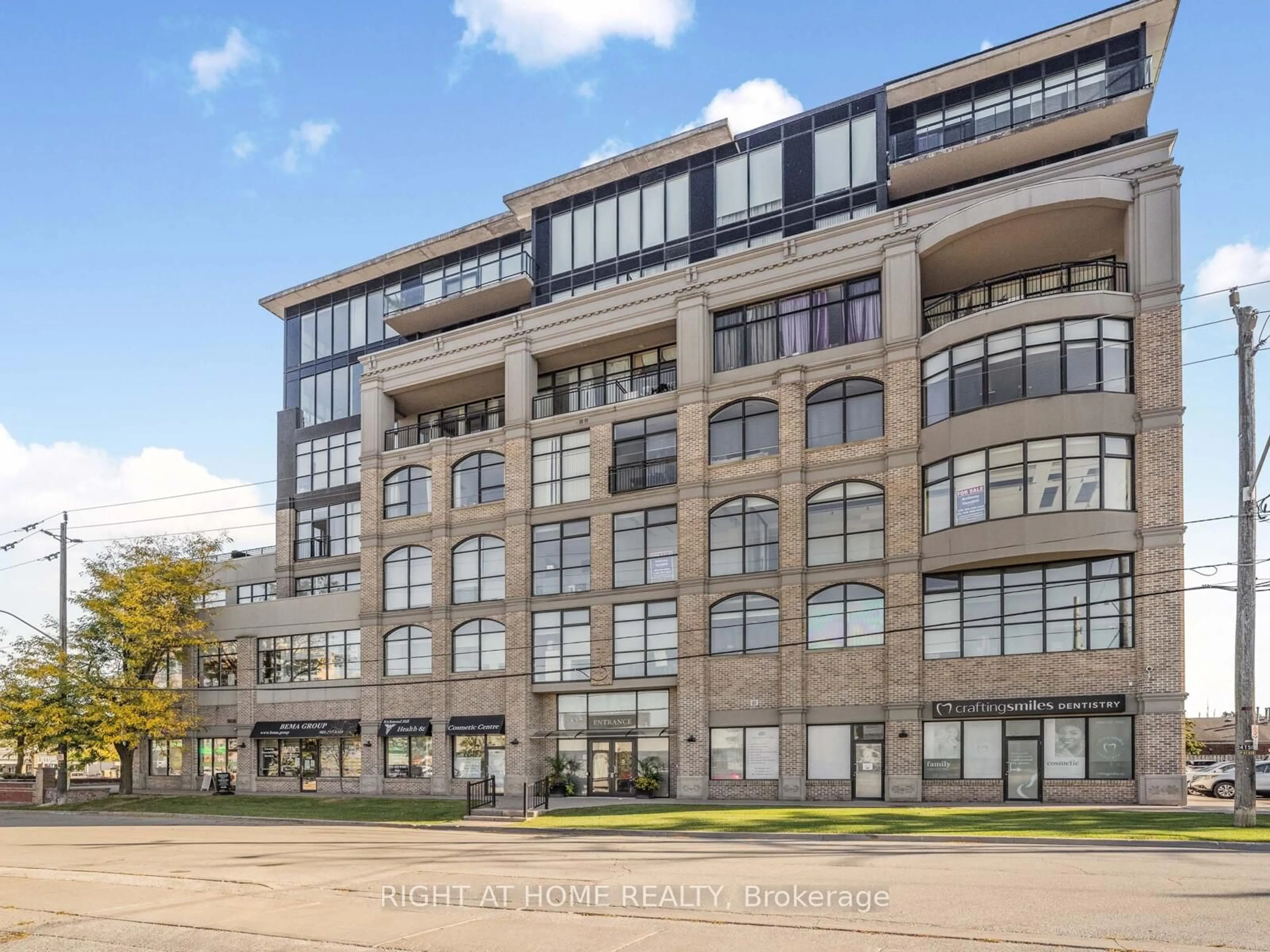 Unknown for 10376 Yonge St #406, Richmond Hill Ontario L4C 3B8
