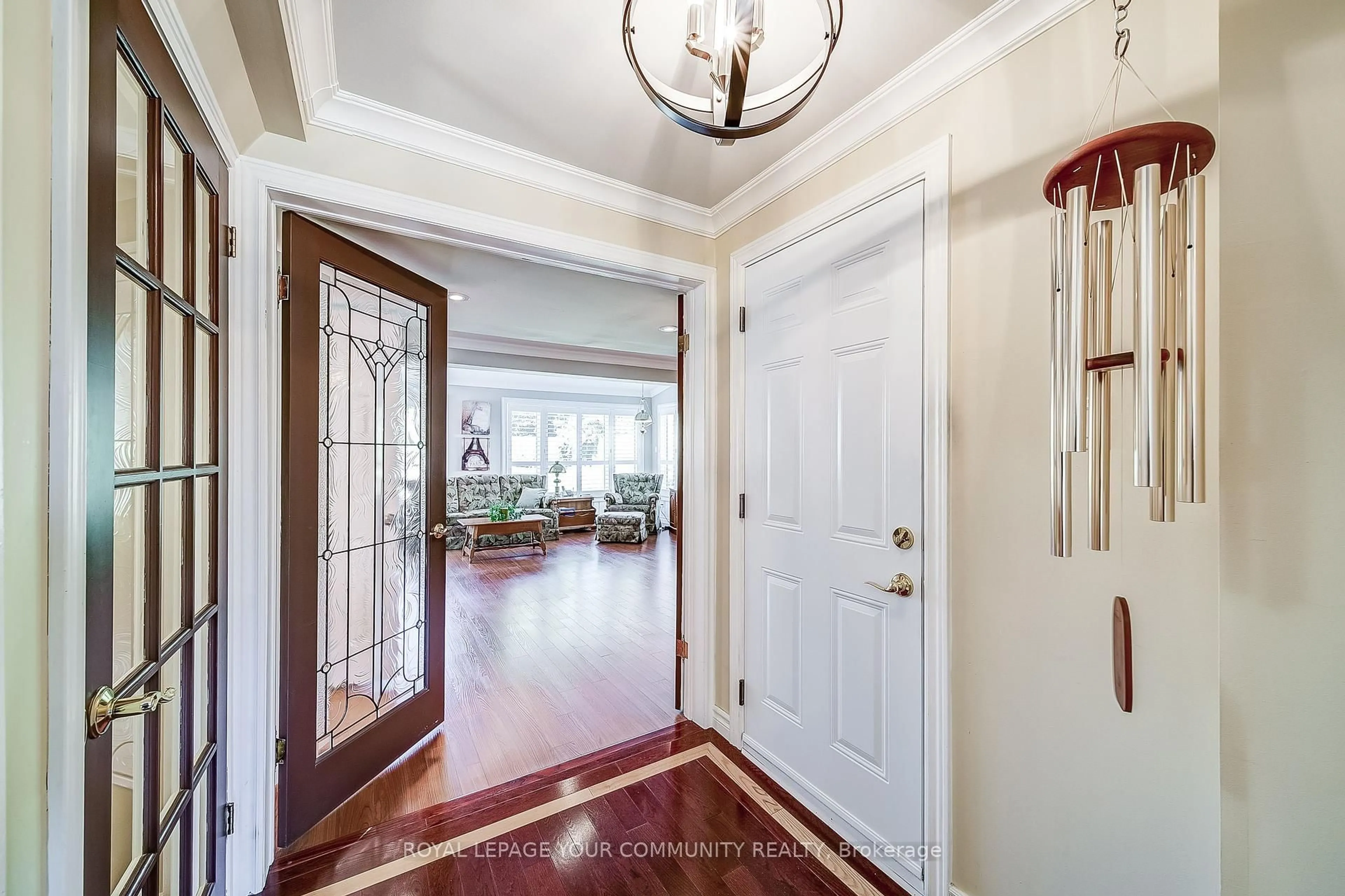Indoor entryway for 36 Devins Dr, Aurora Ontario L4G 2Z1