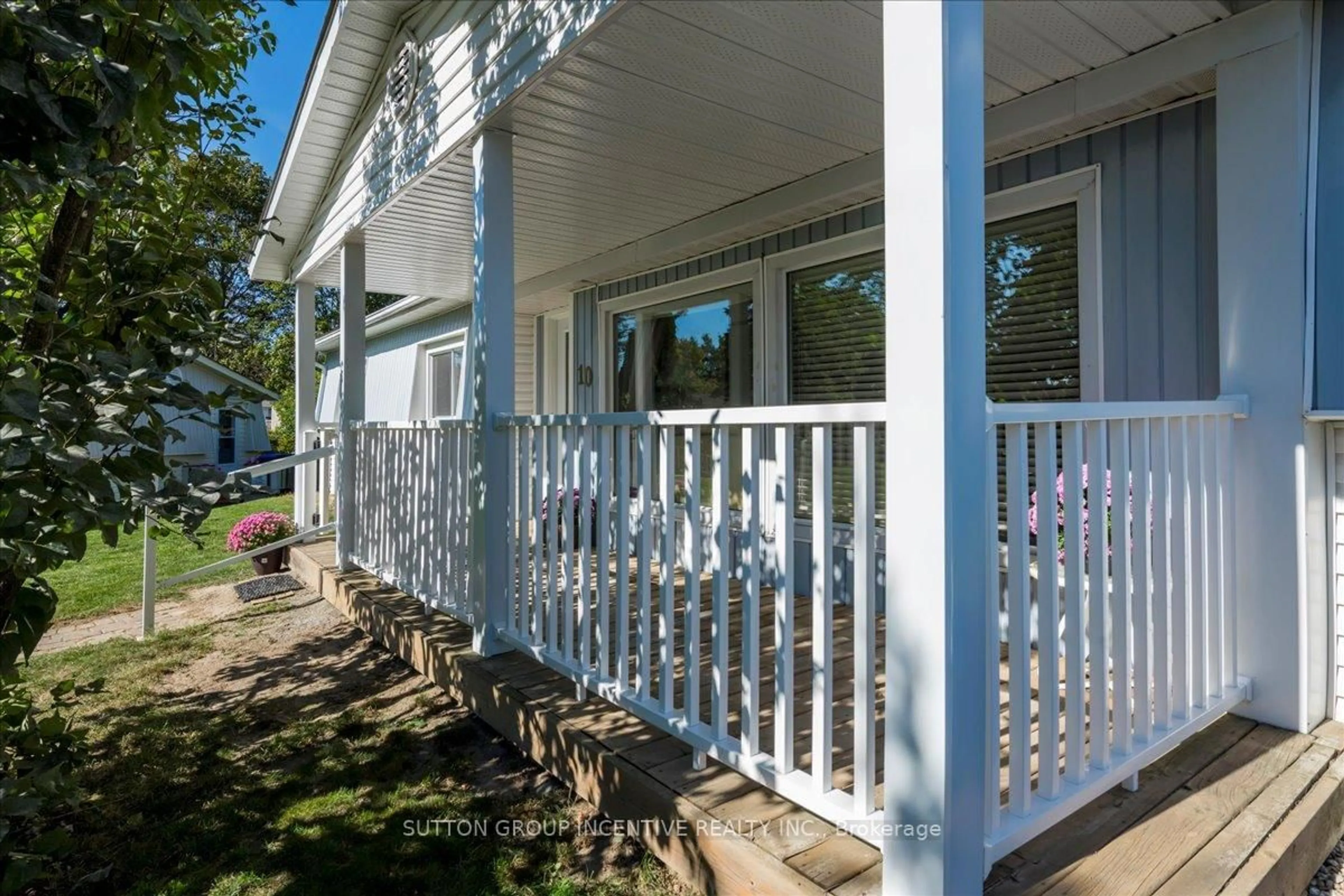Patio, street for 10 Mimosa Cres, Innisfil Ontario L9S 1P9