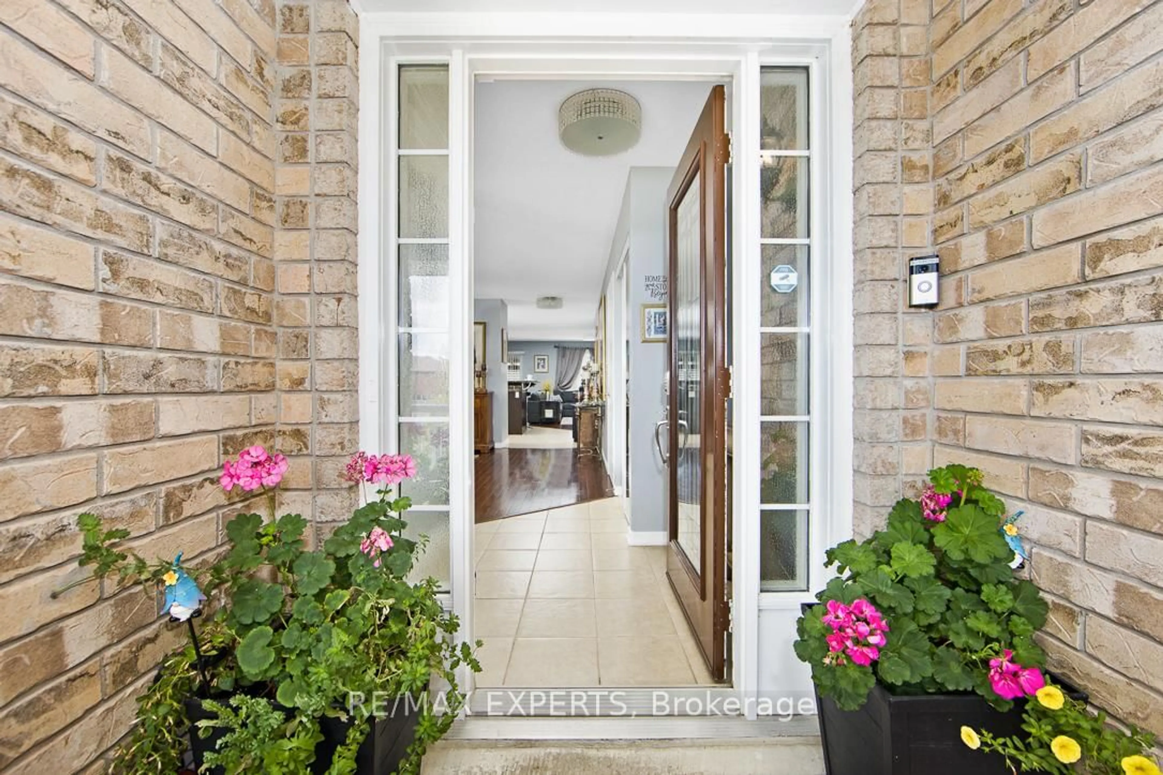 Indoor entryway for 2184 Nevils St, Innisfil Ontario L9S 0E1