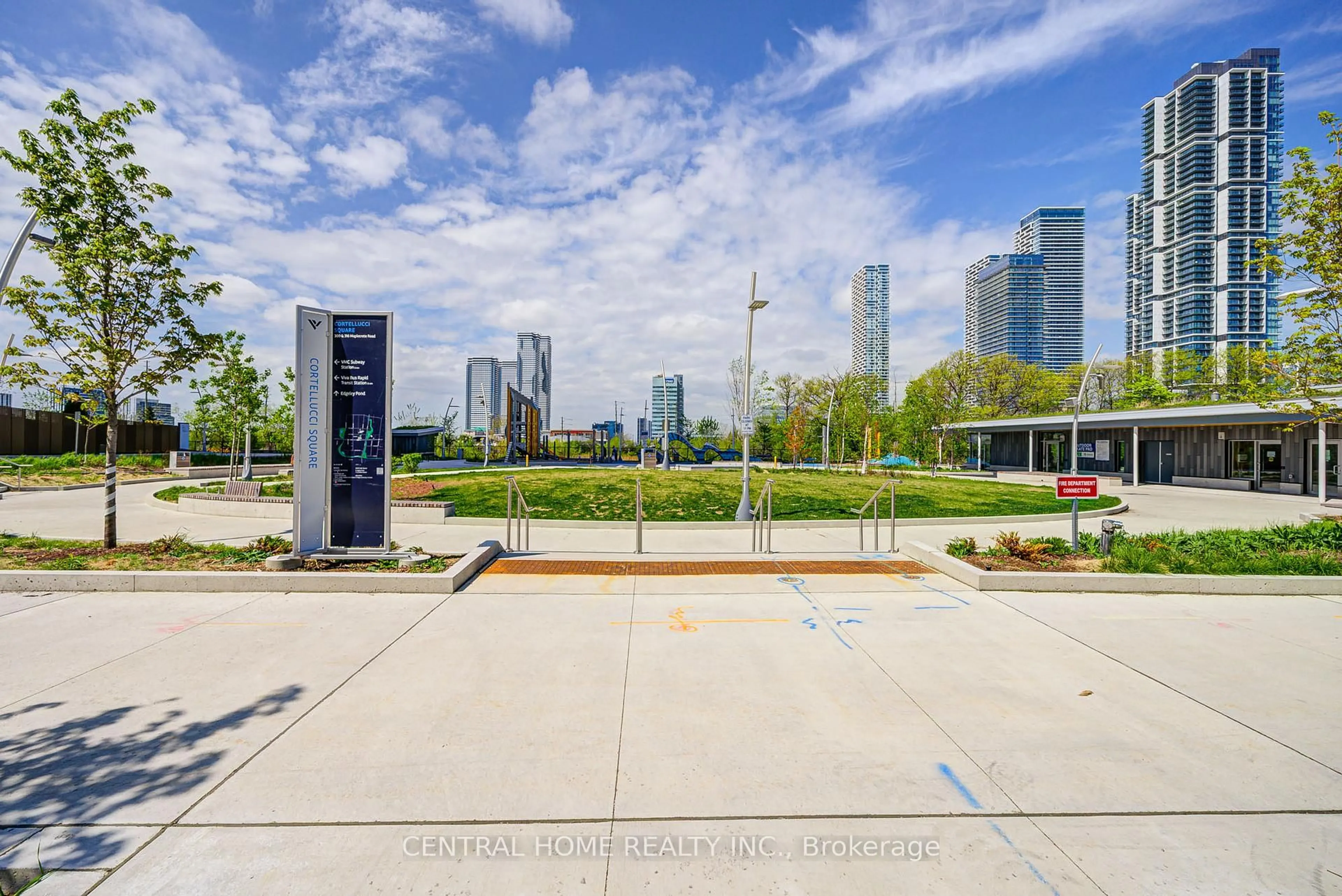 Patio, street for 2910 Highway 7 Rd #210, Vaughan Ontario L4K 0H8