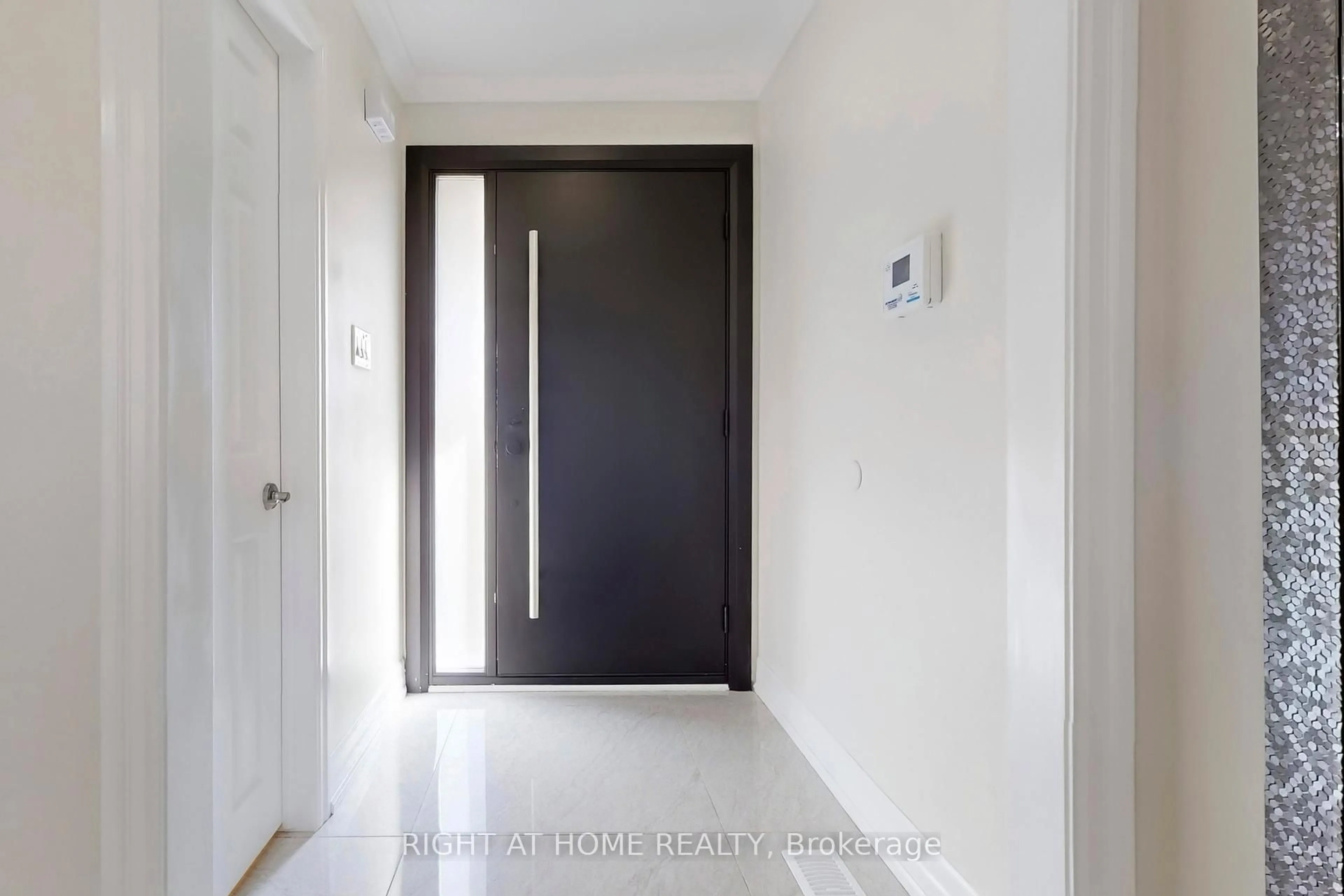 Indoor entryway for 188 Oliver Lane, Vaughan Ontario L6A 1A9