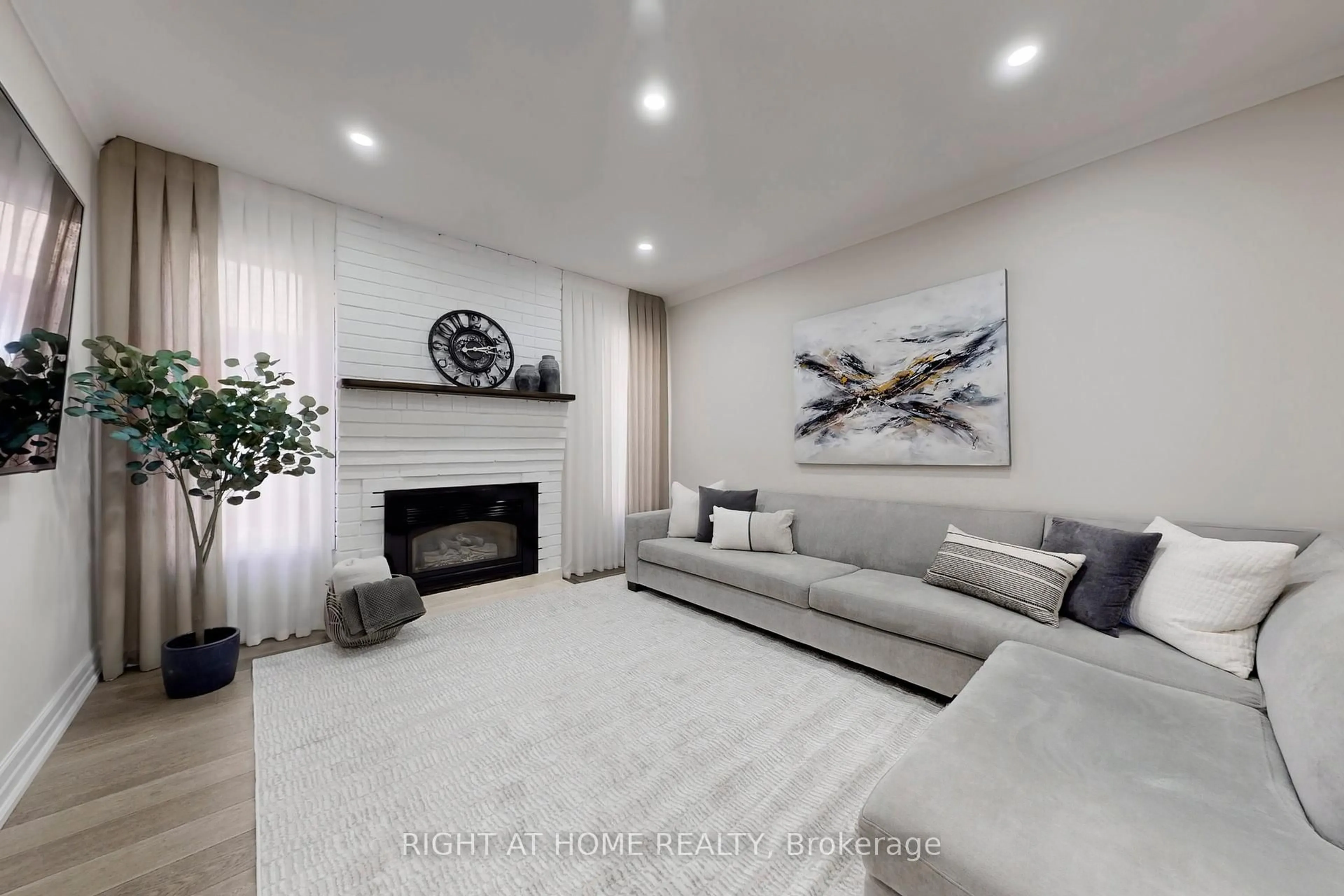 Living room with furniture, unknown for 188 Oliver Lane, Vaughan Ontario L6A 1A9