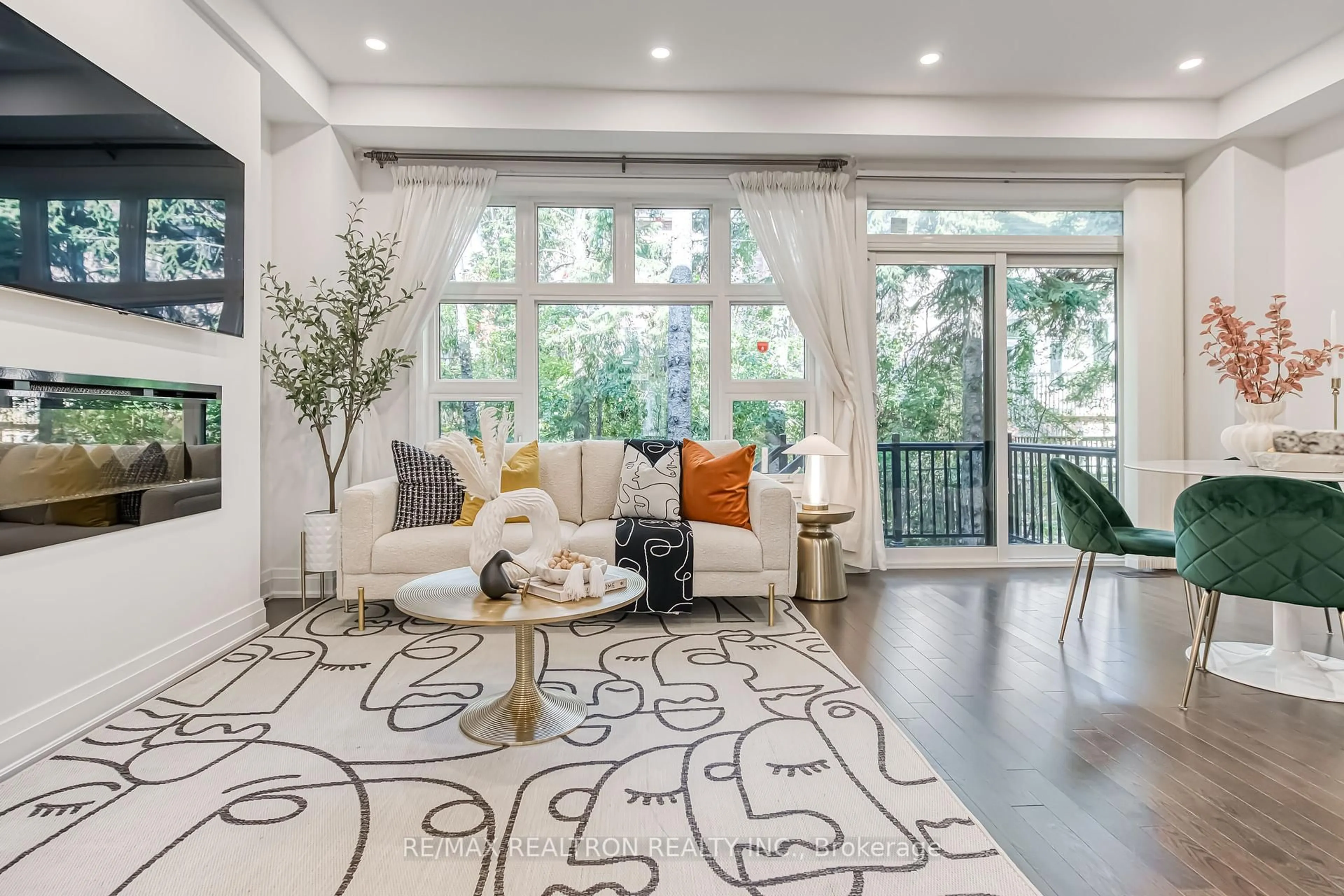 Living room with furniture, unknown for 66 Causland Lane, Richmond Hill Ontario L4S 0G5