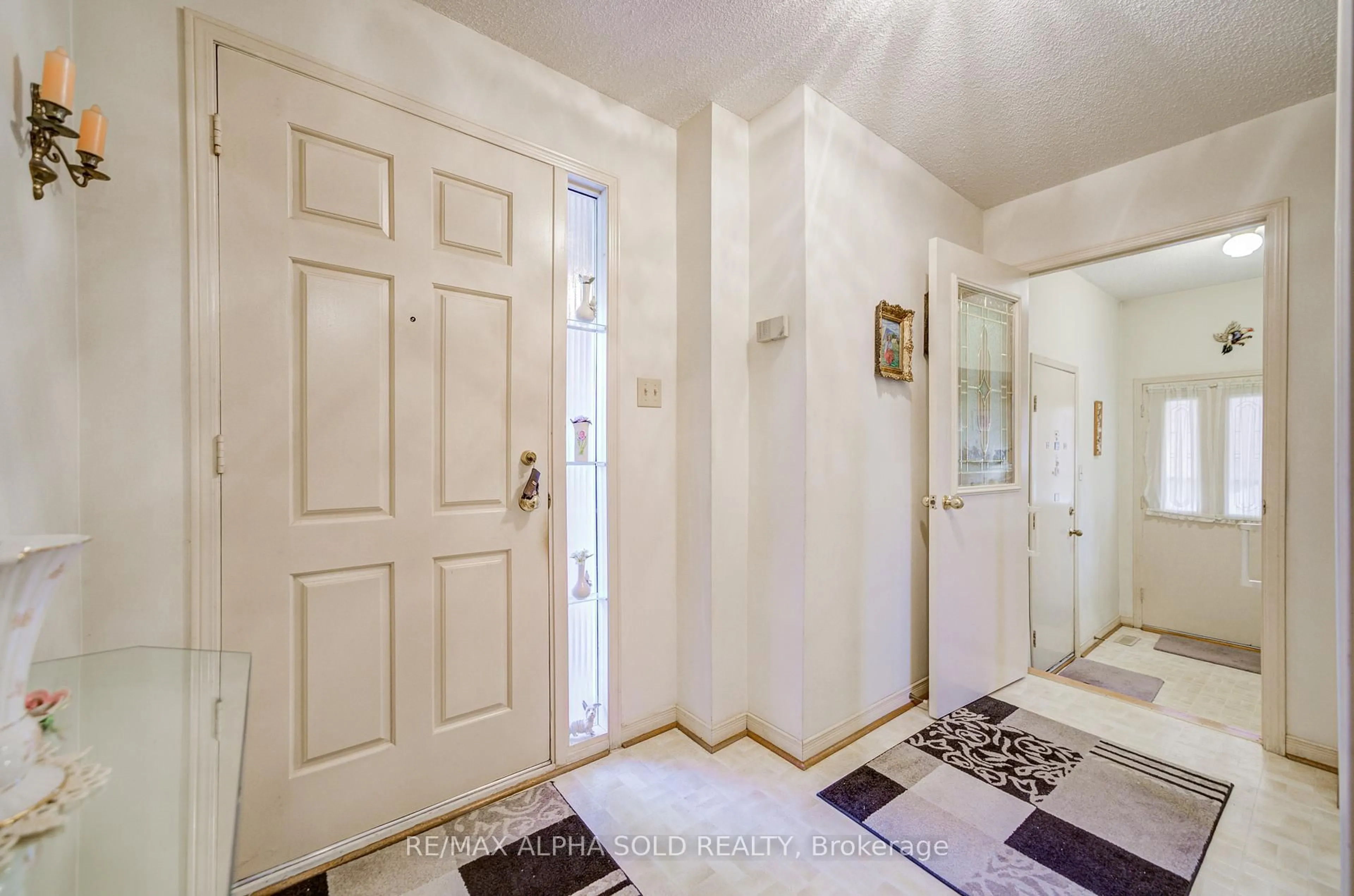 Indoor foyer for 82 Olivewood Dr, Markham Ontario L3S 3E2