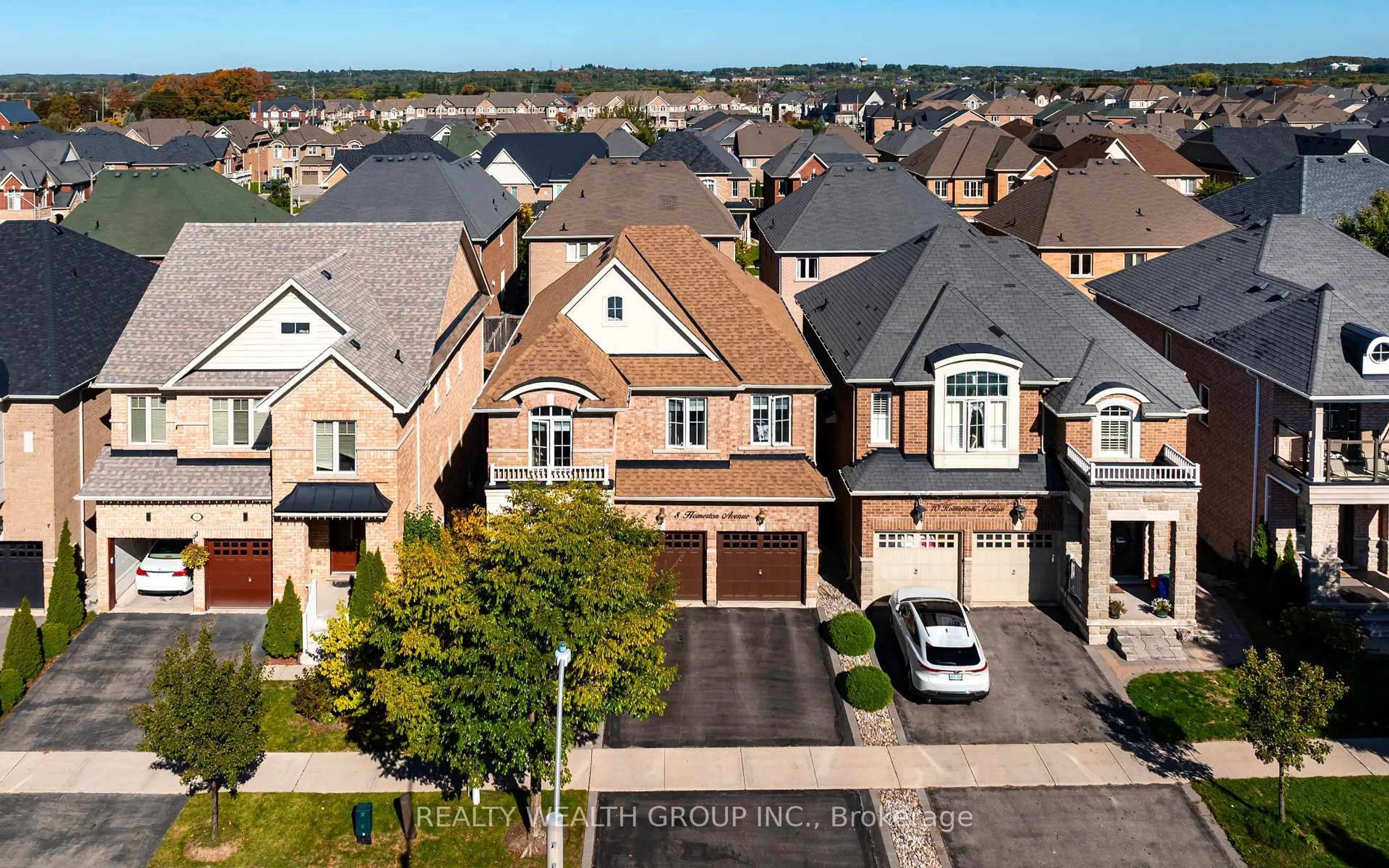 A pic from outside/outdoor area/front of a property/back of a property/a pic from drone, street for 8 Homerton Ave, Richmond Hill Ontario L4E 0V9
