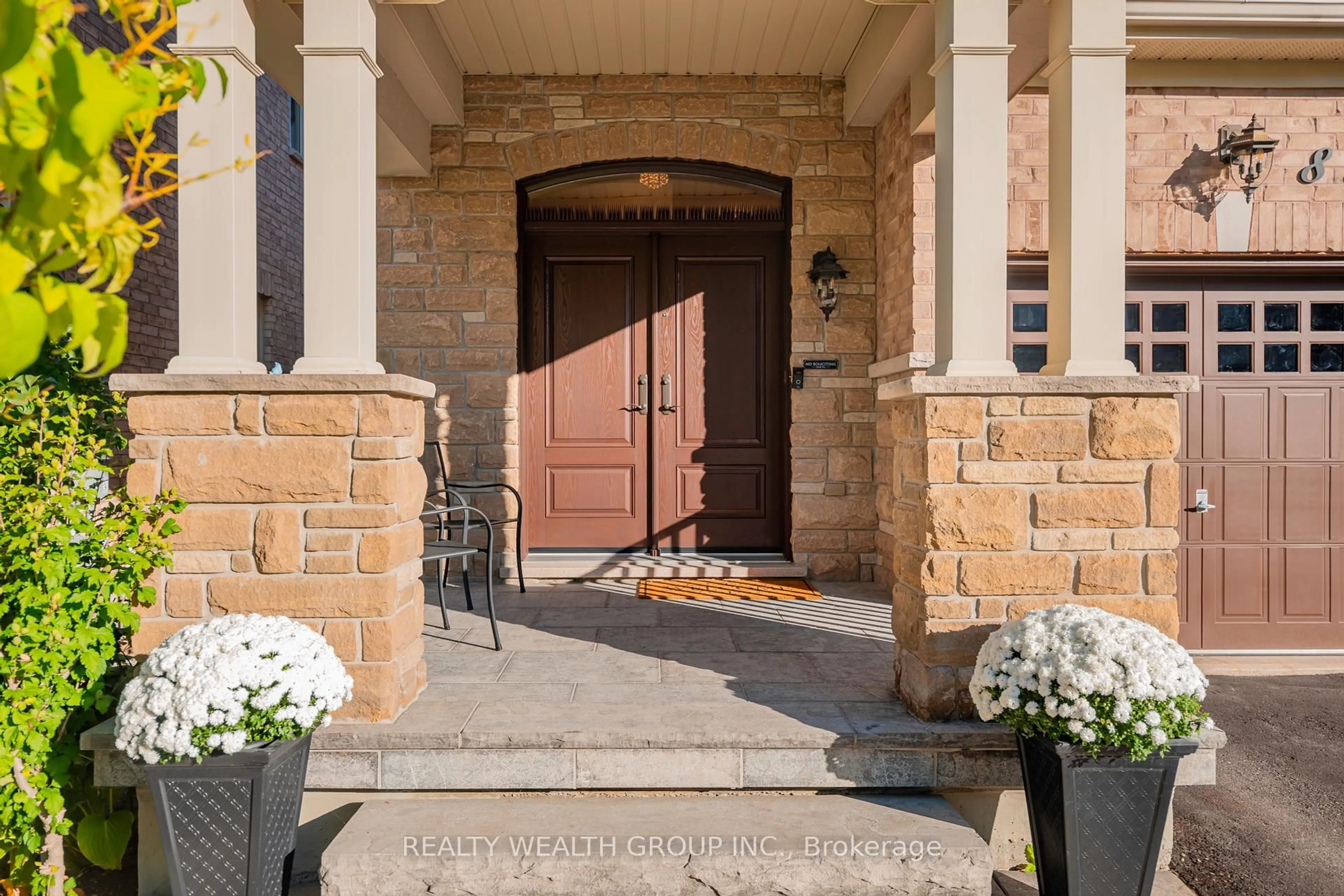 Indoor entryway for 8 Homerton Ave, Richmond Hill Ontario L4E 0V9