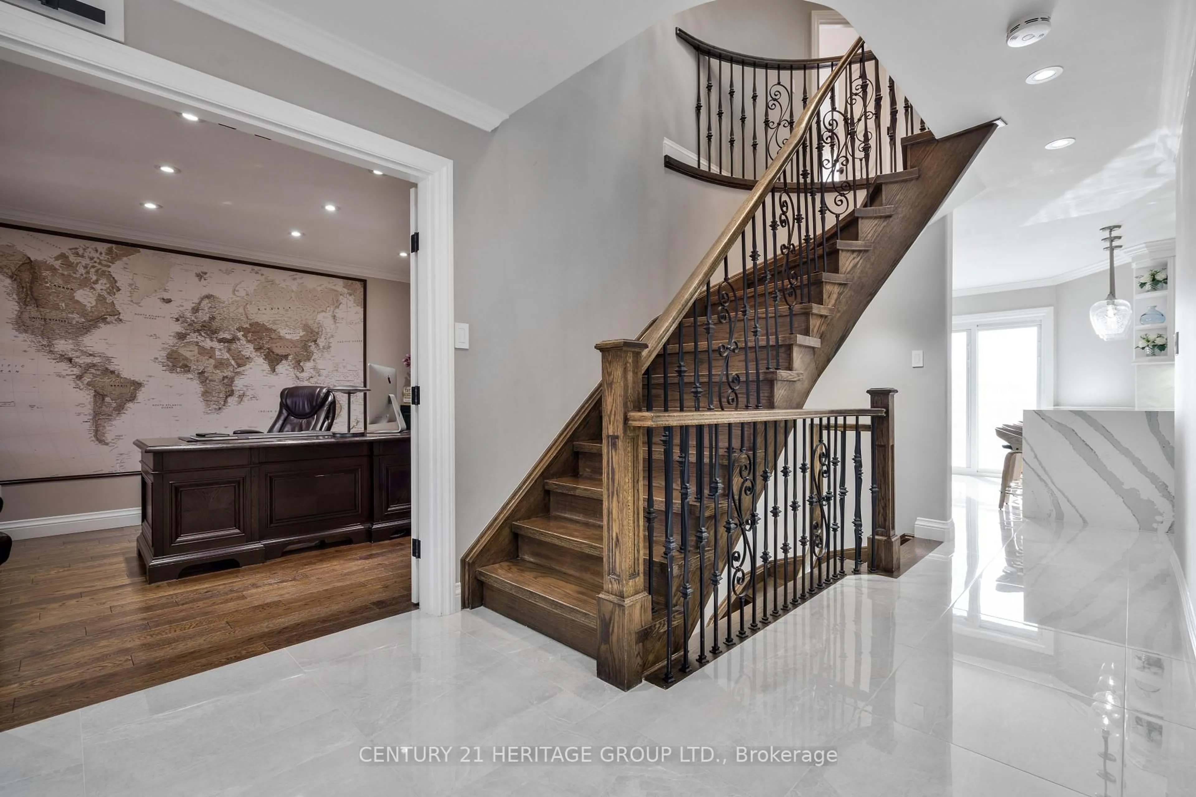 Stairs for 20 Fox Run Lane, Bradford West Gwillimbury Ontario L3Z 2Z3