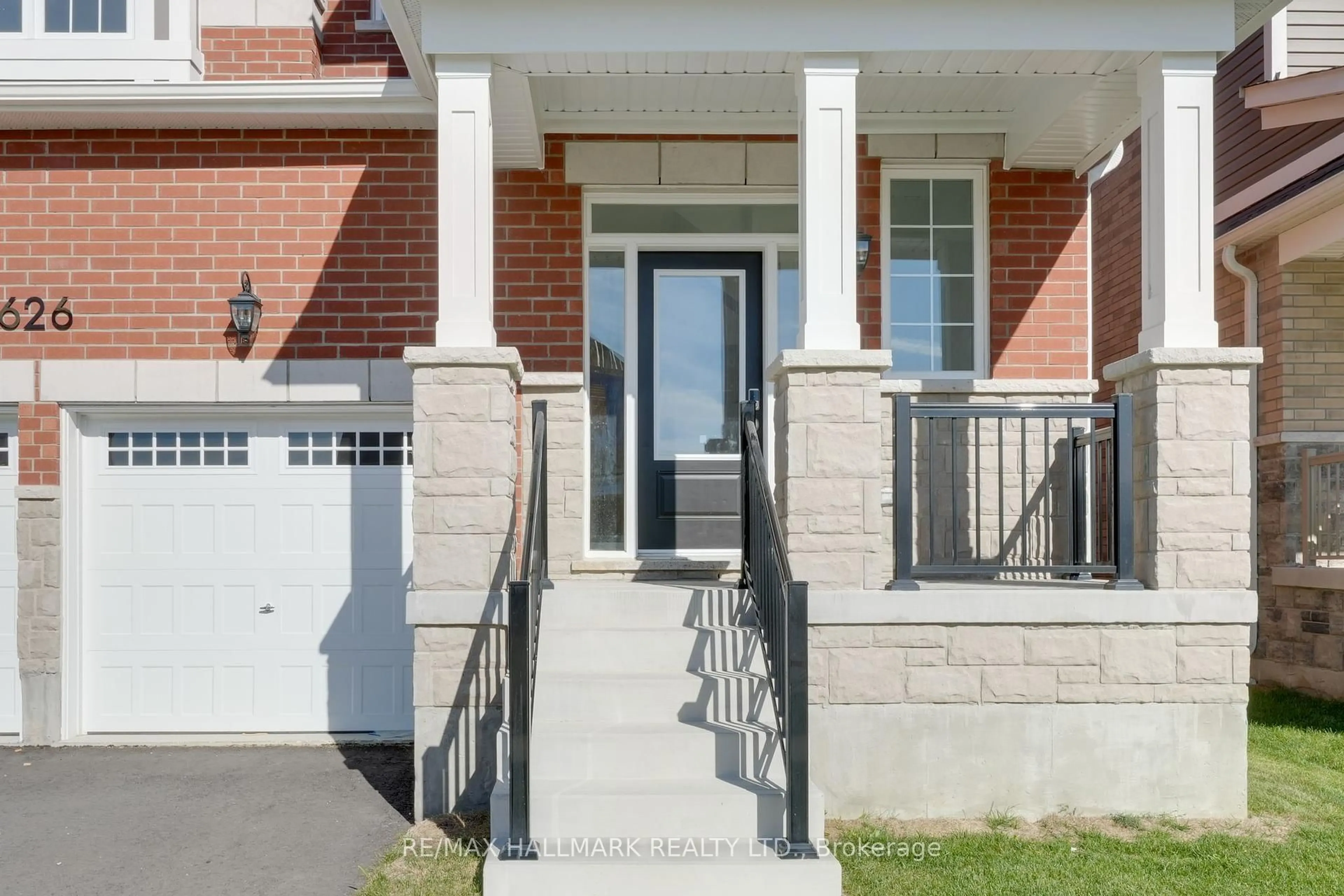 Home with brick exterior material, street for 626 Newlove St, Innisfil Ontario L9S 0R9