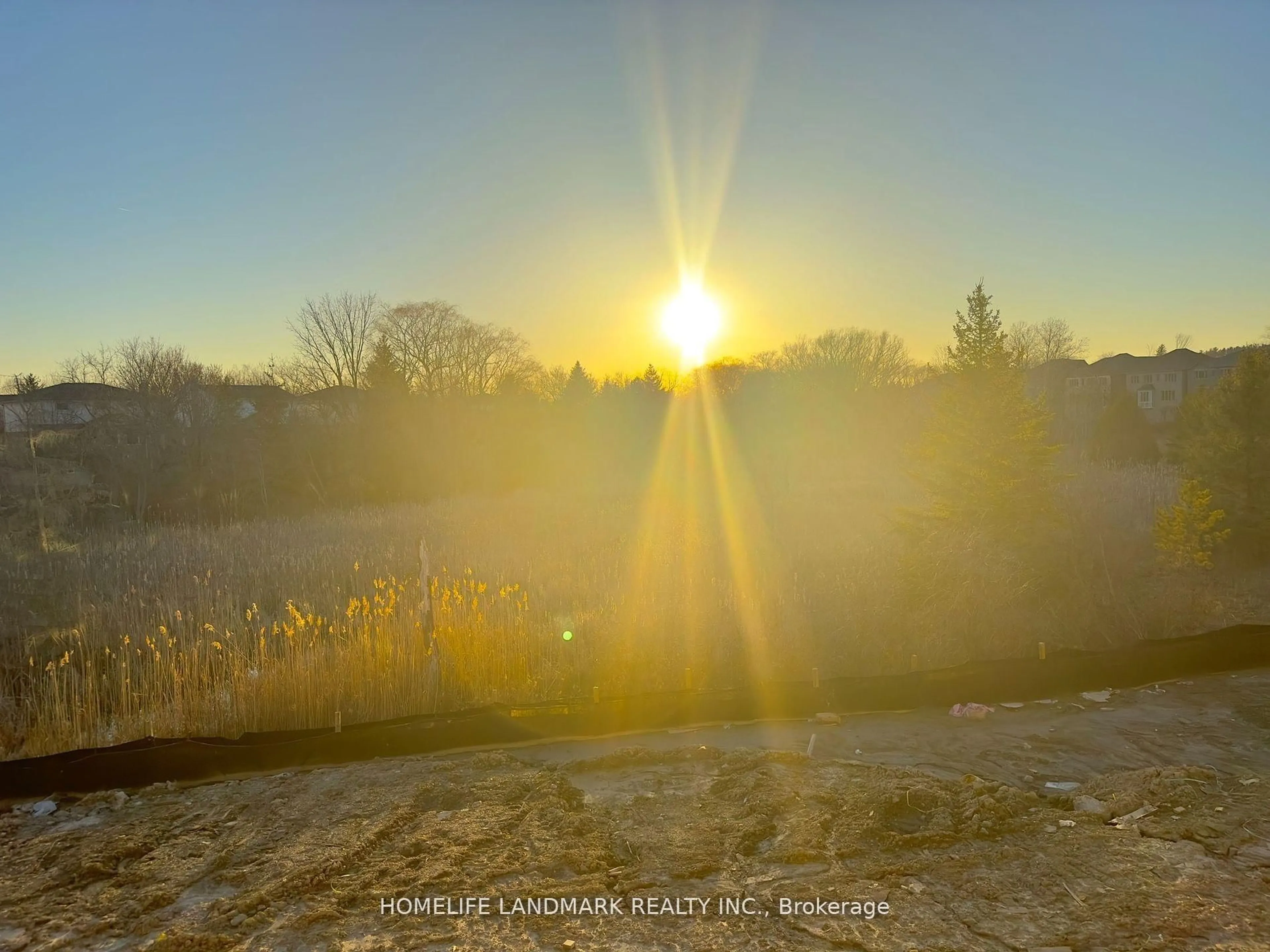 Blurry image for 36 Upbound Crt, East Gwillimbury Ontario L9N 0W5