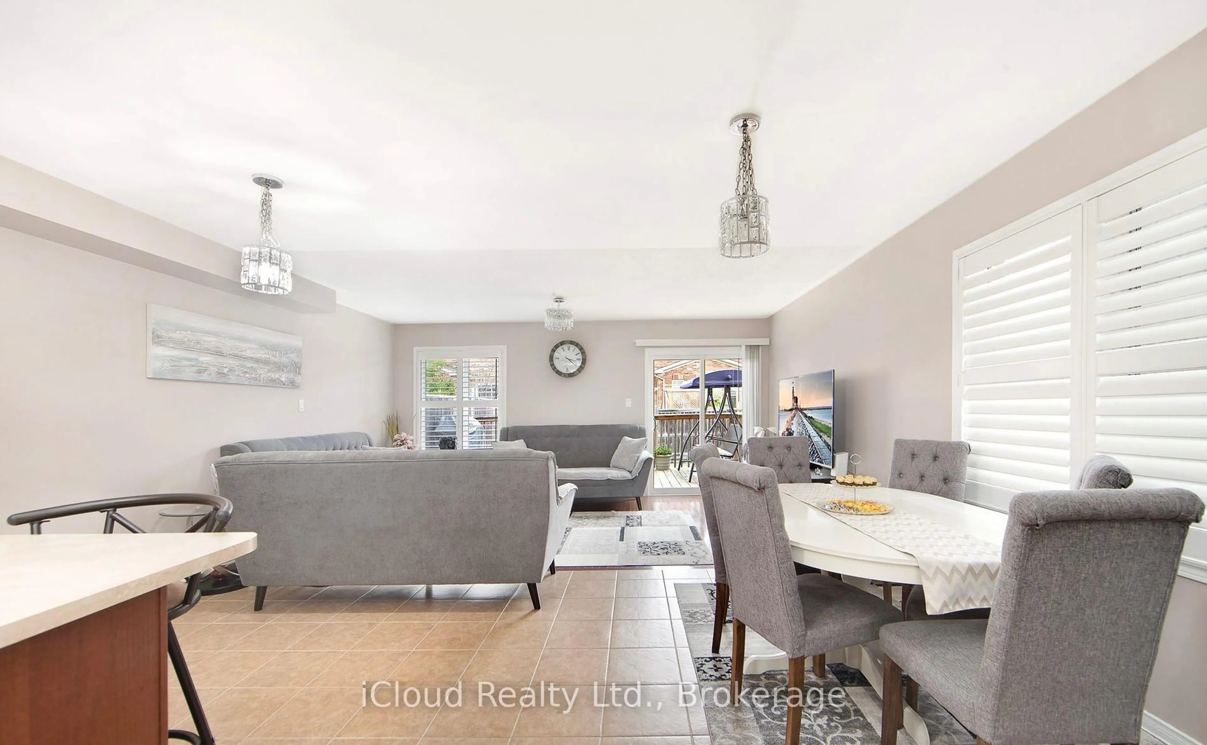 Living room with furniture, wood/laminate floor for 18 Meadowhawk Tr, Bradford West Gwillimbury Ontario L3Z 0E6