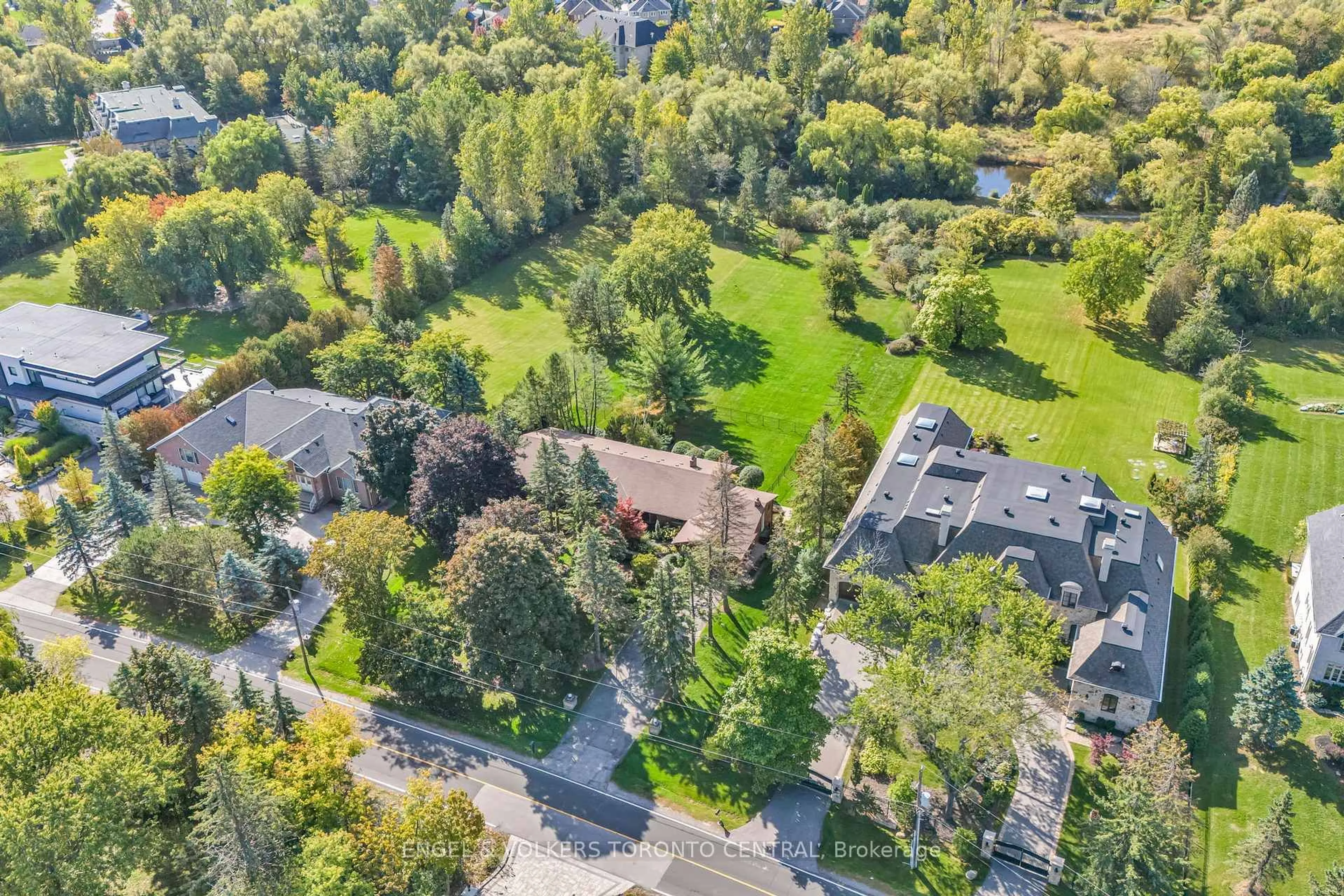 A pic from outside/outdoor area/front of a property/back of a property/a pic from drone, unknown for 56 Cachet Pkwy, Markham Ontario L6C 1C2