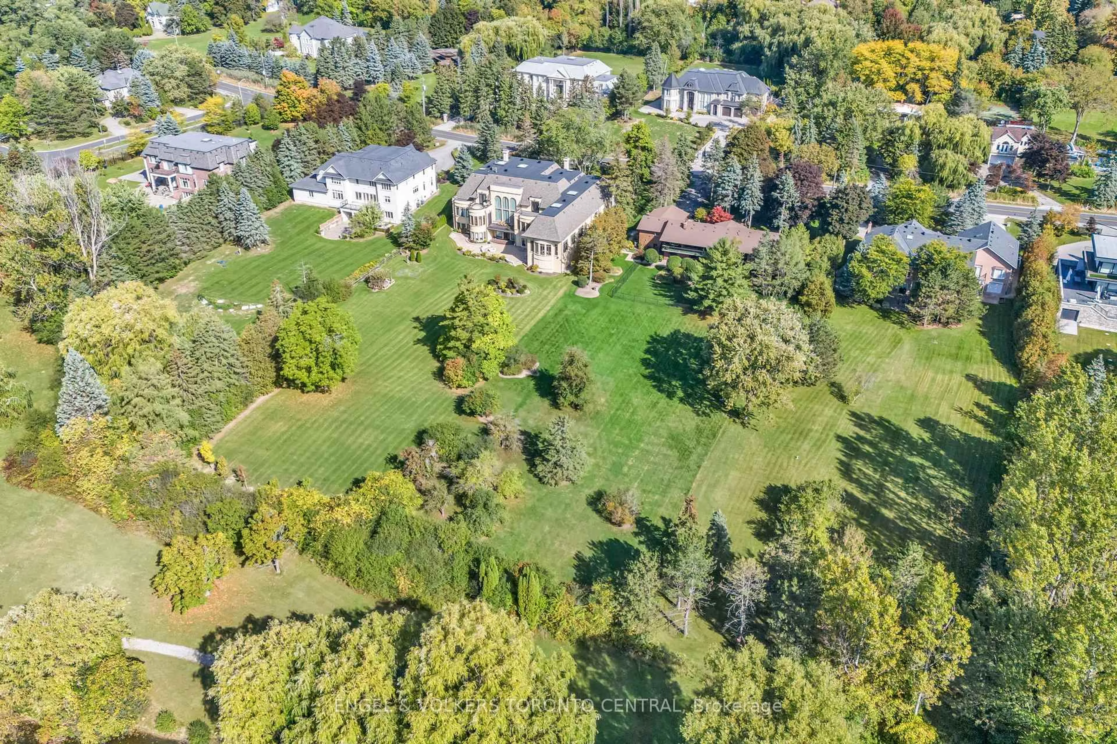 A pic from outside/outdoor area/front of a property/back of a property/a pic from drone, unknown for 56 Cachet Pkwy, Markham Ontario L6C 1C2
