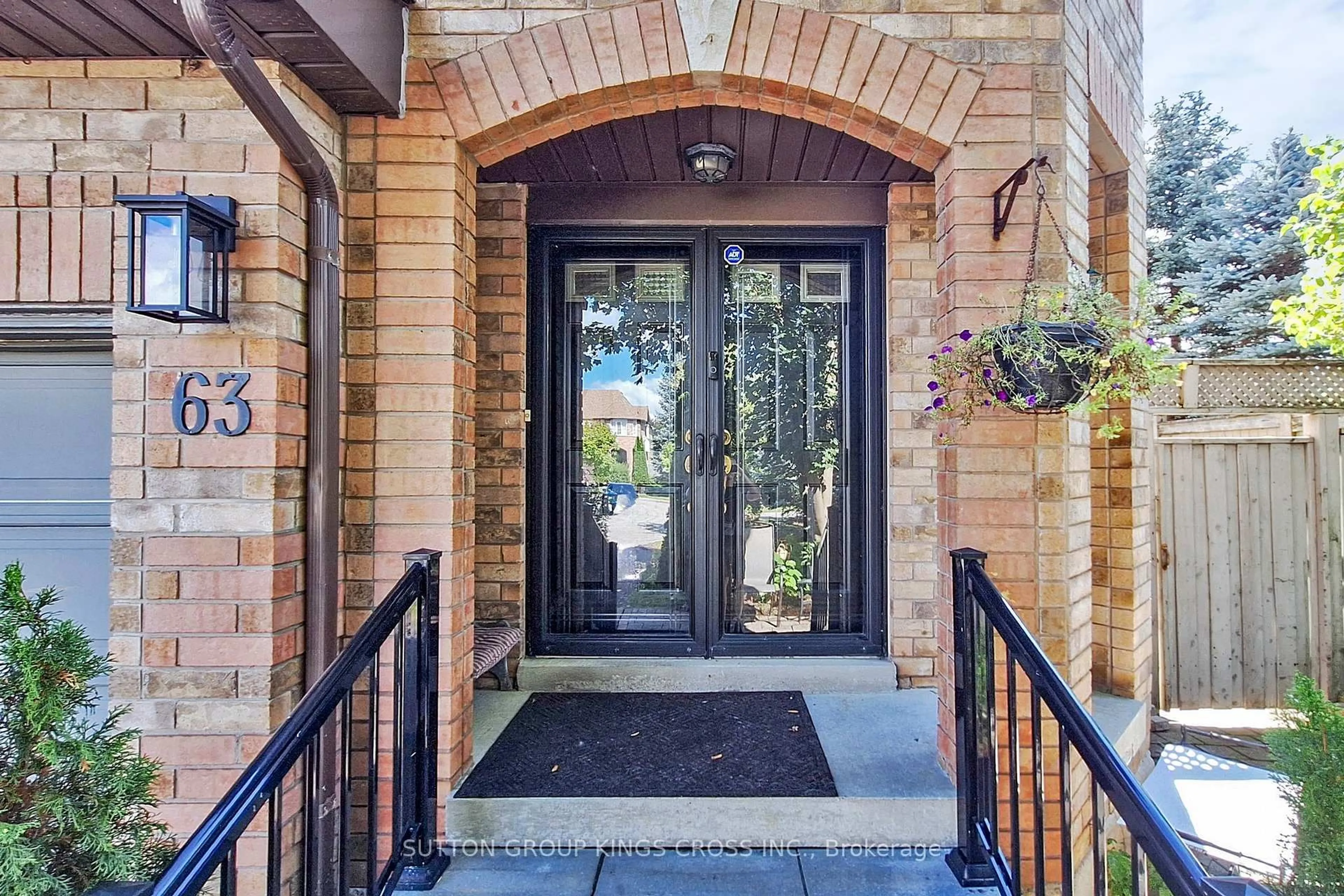 Indoor entryway for 63 Mistleflower Crt, Richmond Hill Ontario L4E 3T9