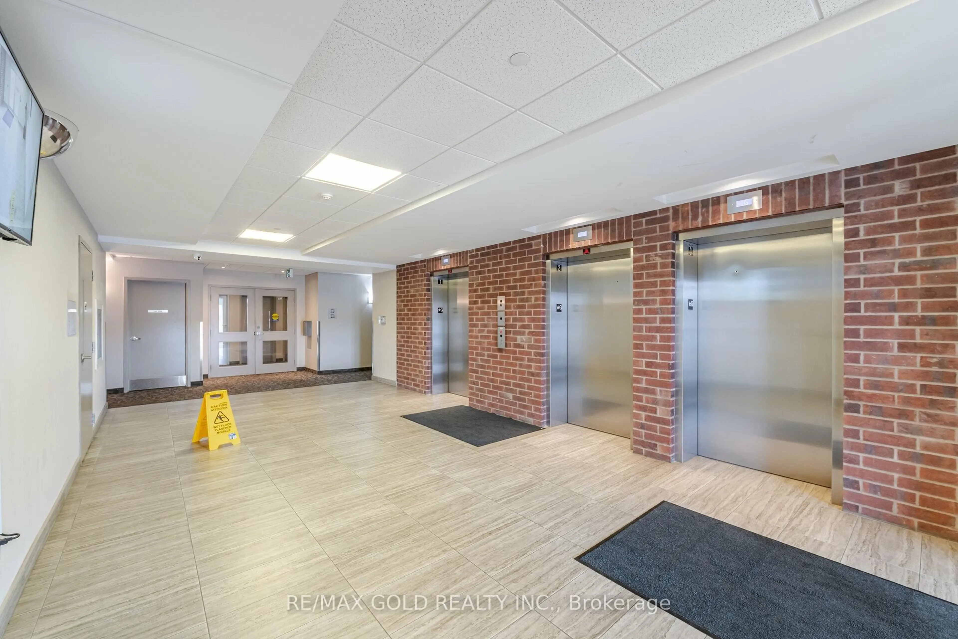 Indoor foyer for 39 New Delhi Dr #412, Markham Ontario L3S 0E1