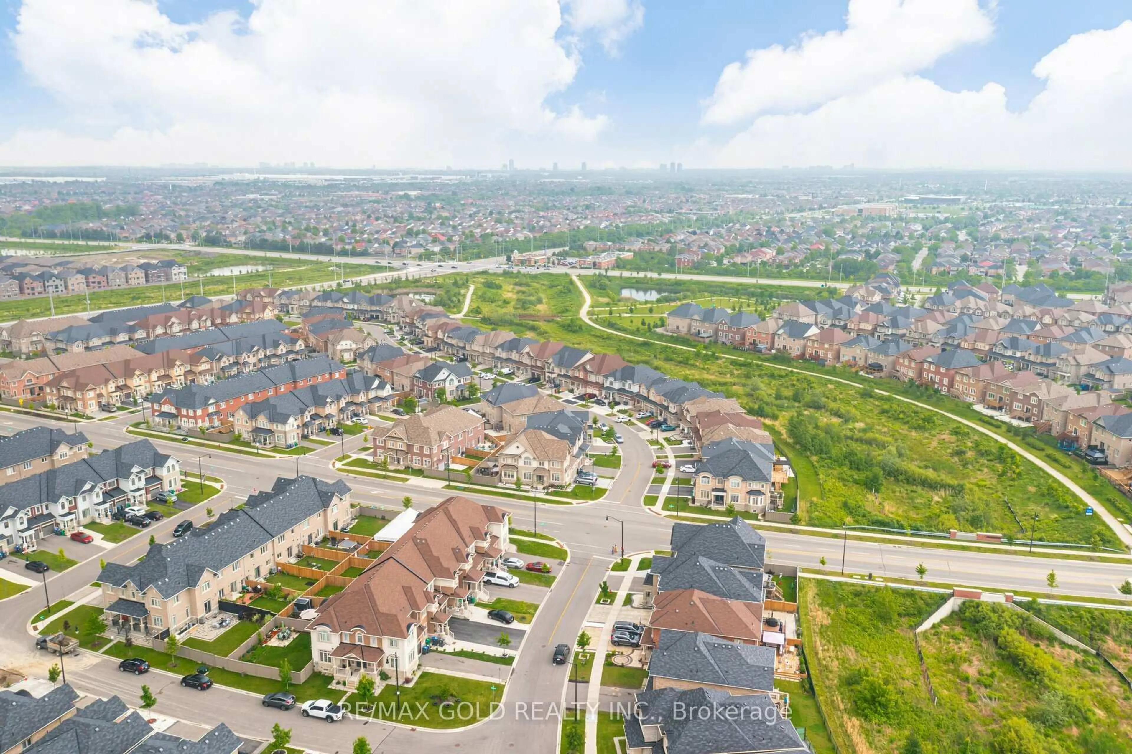 A pic from outside/outdoor area/front of a property/back of a property/a pic from drone, street for 39 New Delhi Dr #412, Markham Ontario L3S 0E1