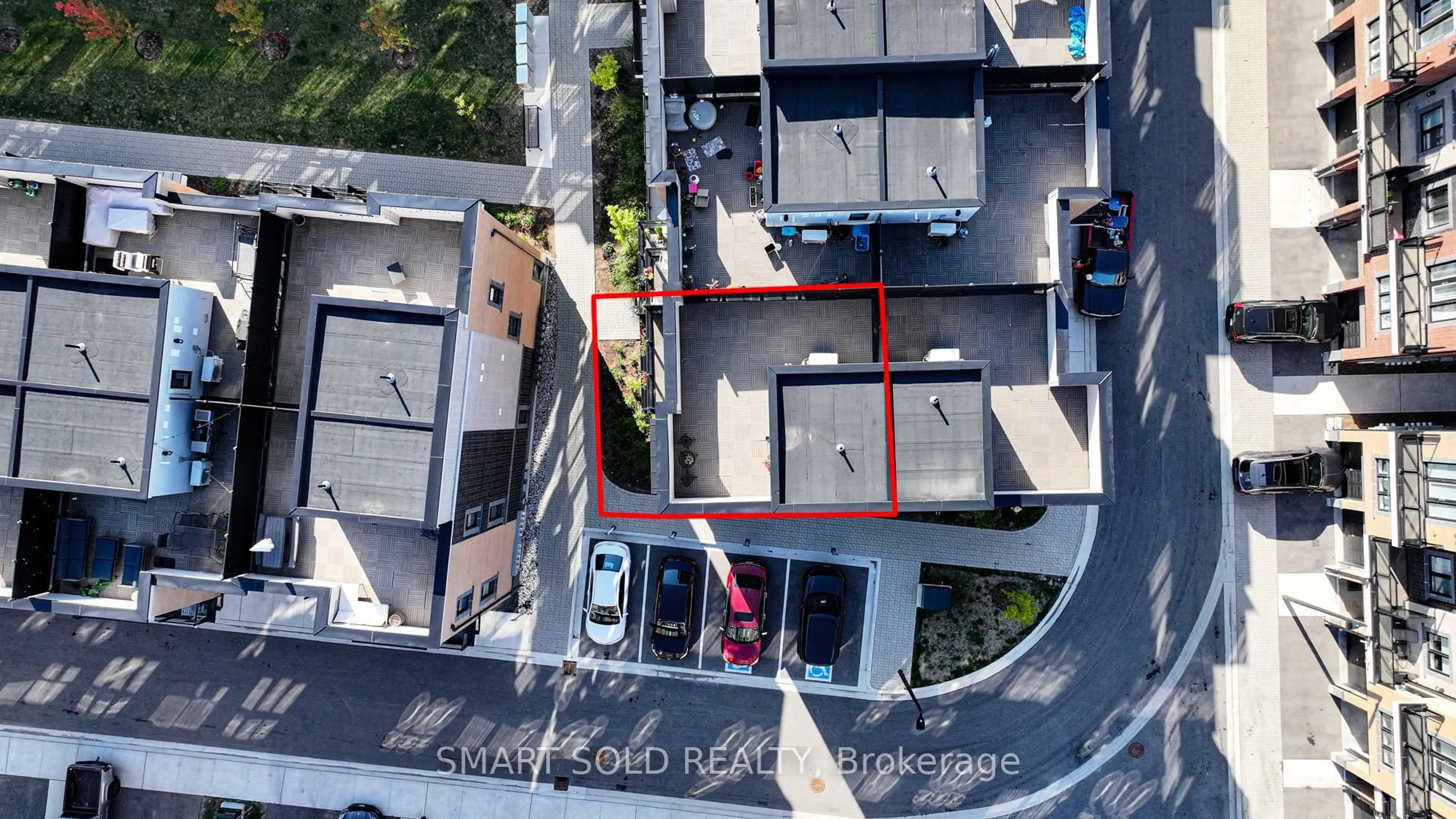 A pic from outside/outdoor area/front of a property/back of a property/a pic from drone, city buildings view from balcony for 6 Sayers Lane #18, Richmond Hill Ontario L4E 1J4