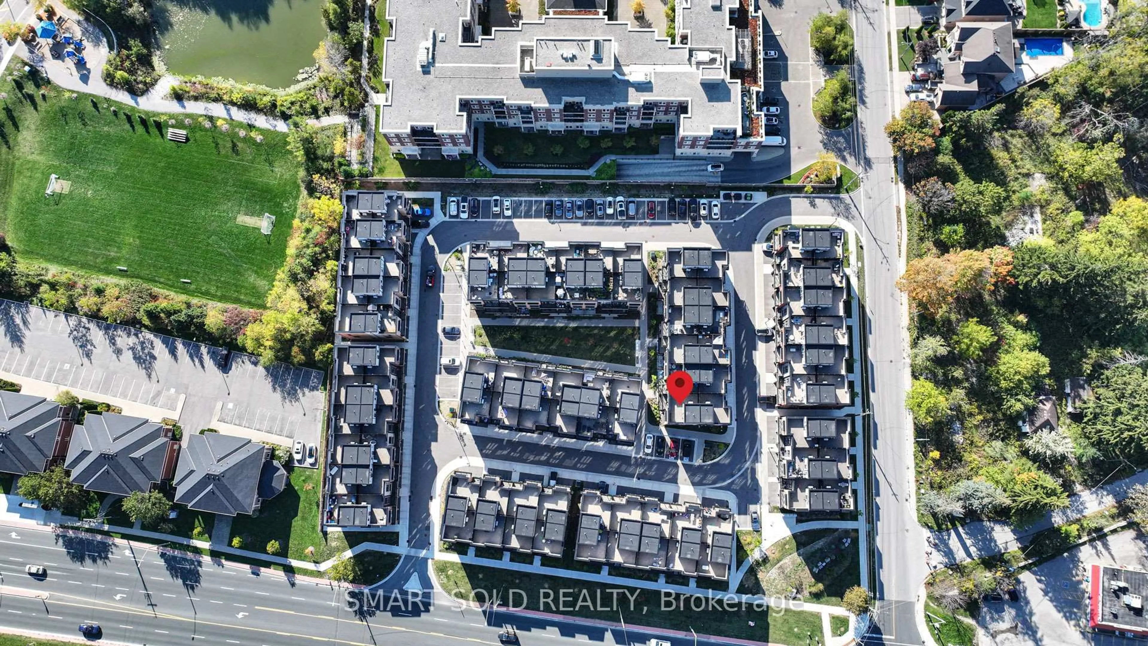 A pic from outside/outdoor area/front of a property/back of a property/a pic from drone, street for 6 Sayers Lane #18, Richmond Hill Ontario L4E 1J4
