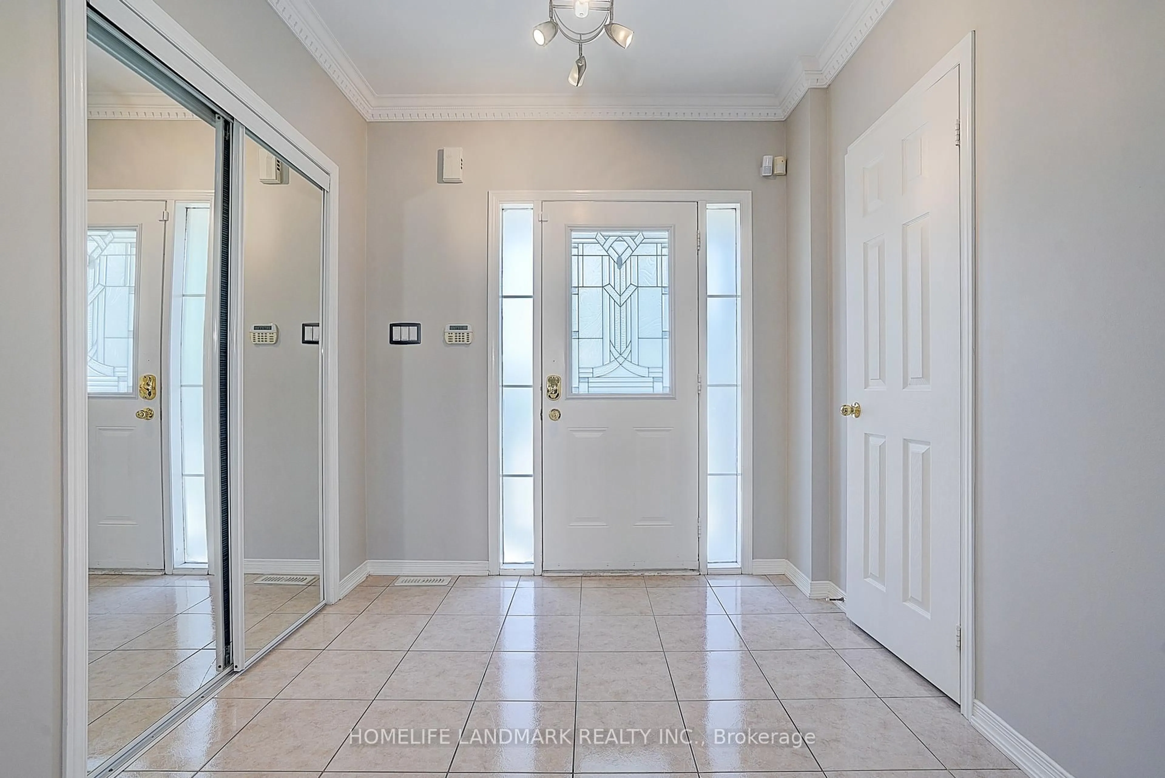 Indoor entryway for 47 Wallwark St, Aurora Ontario L4G 0J2