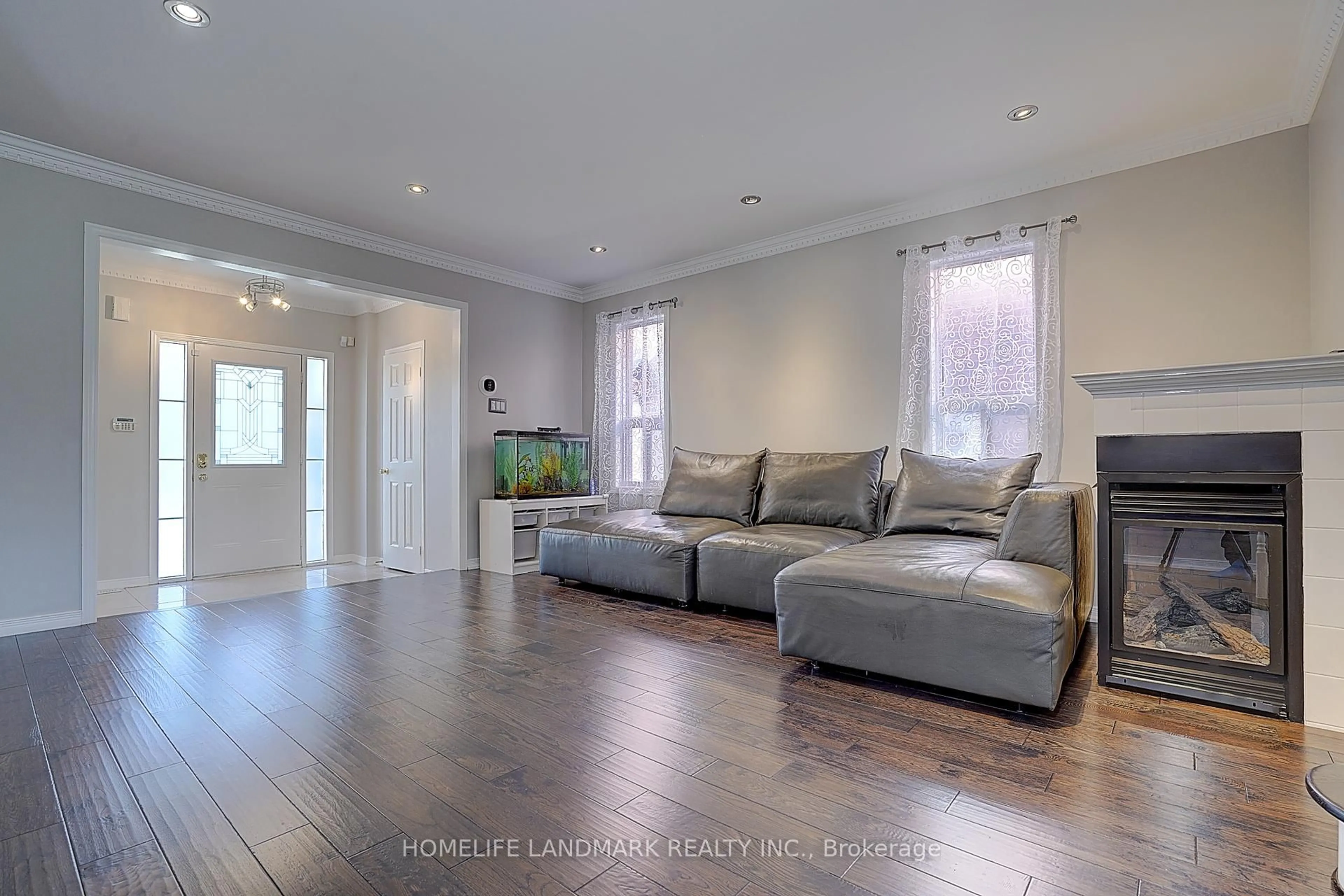 Living room with furniture, unknown for 47 Wallwark St, Aurora Ontario L4G 0J2