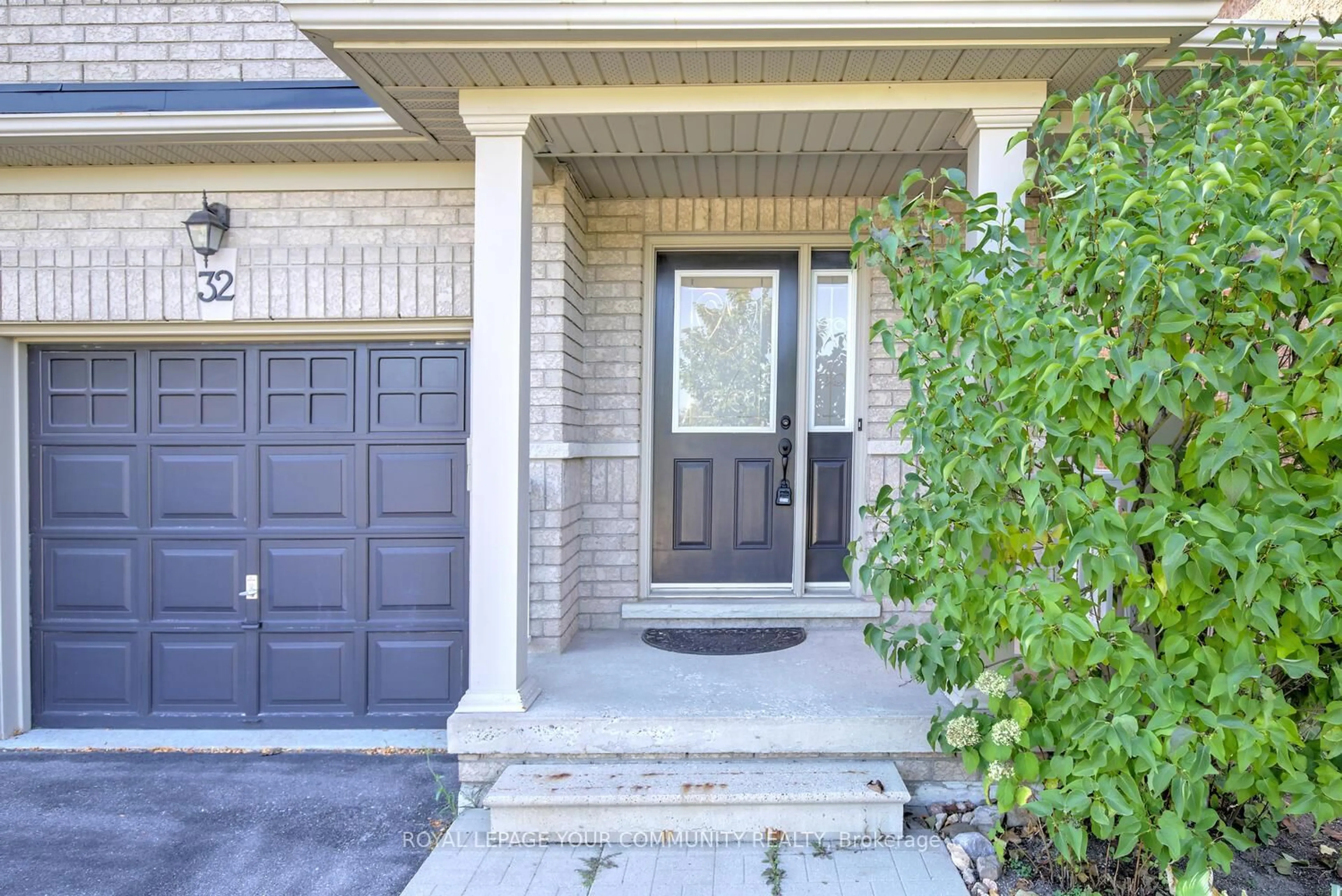 Indoor entryway for 32 Black Maple Cres, Vaughan Ontario L6A 0P6