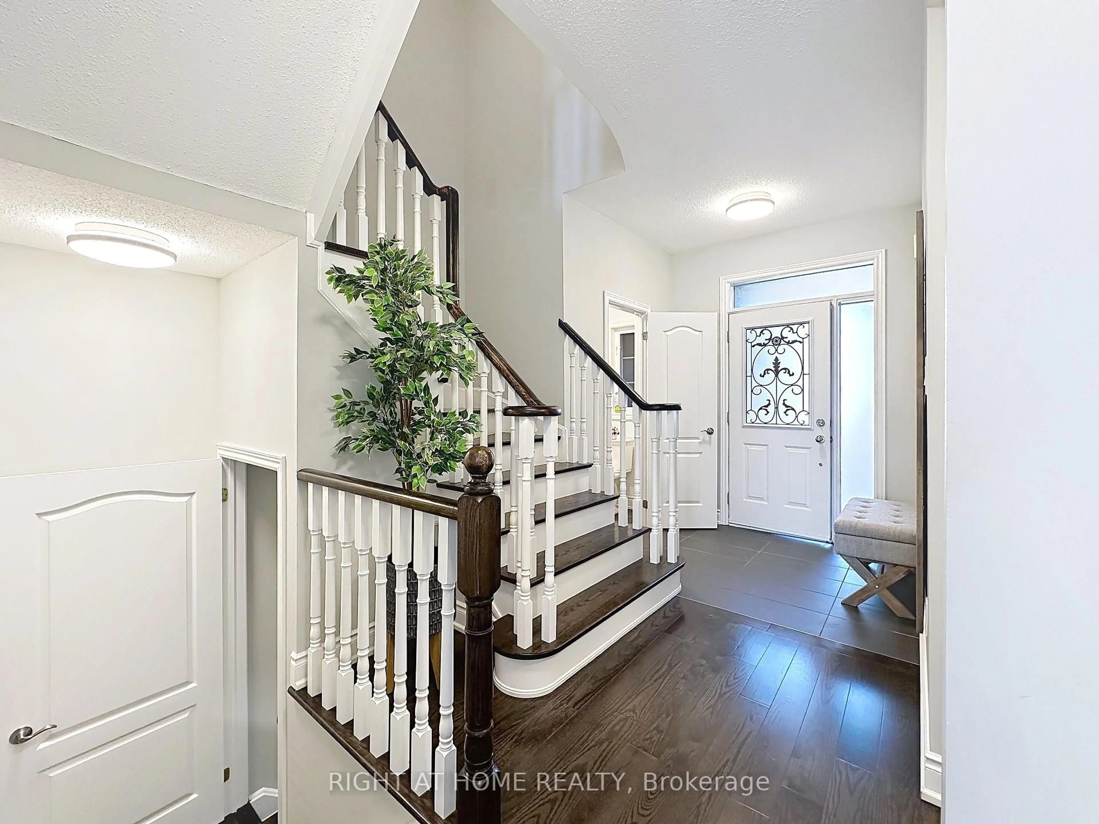 Indoor entryway for 77 Gauguin Ave, Vaughan Ontario L4J 9J4