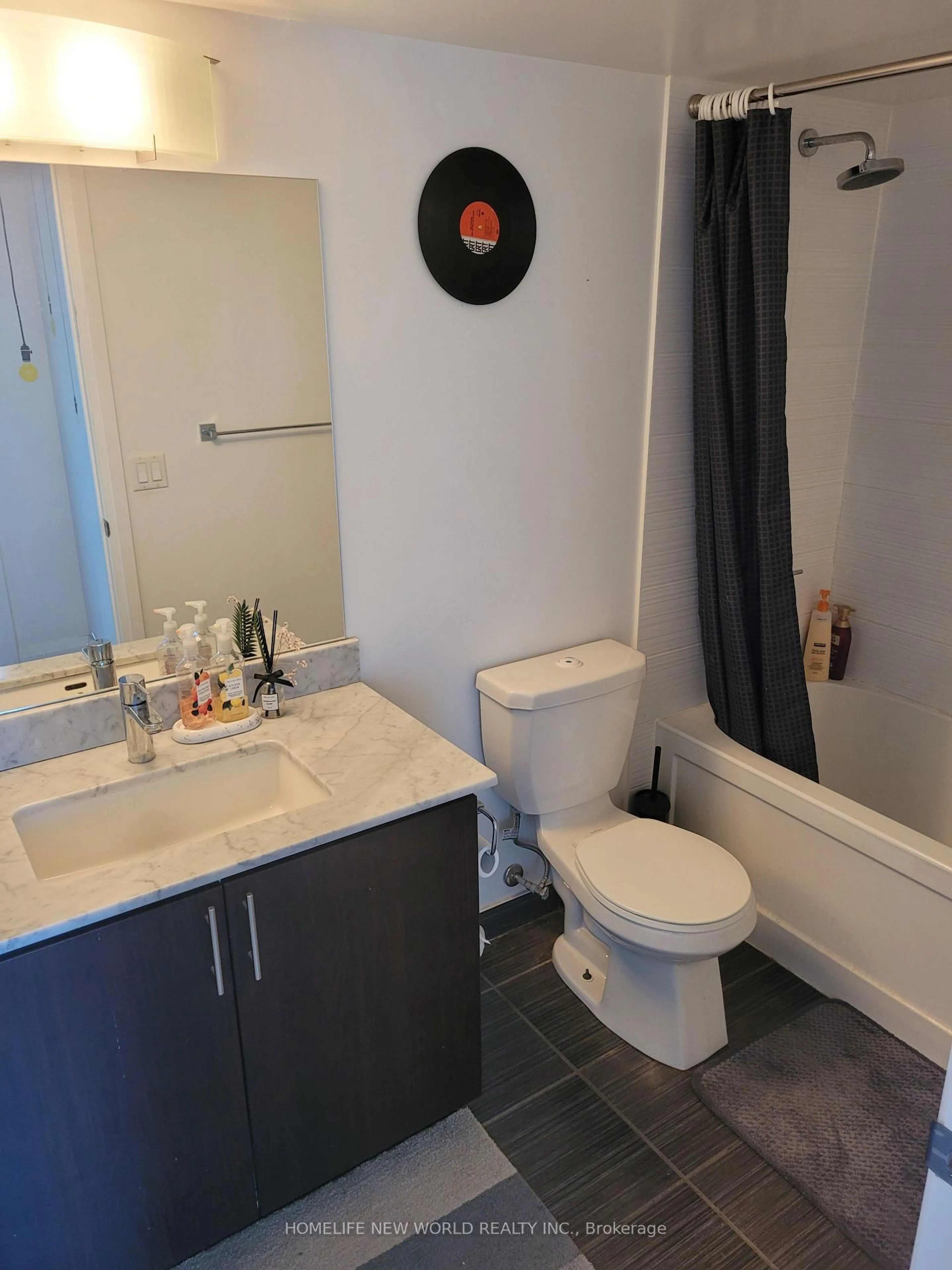 Standard bathroom, unknown for 370 Highway 7 Rd #717, Richmond Hill Ontario L4B 0C4