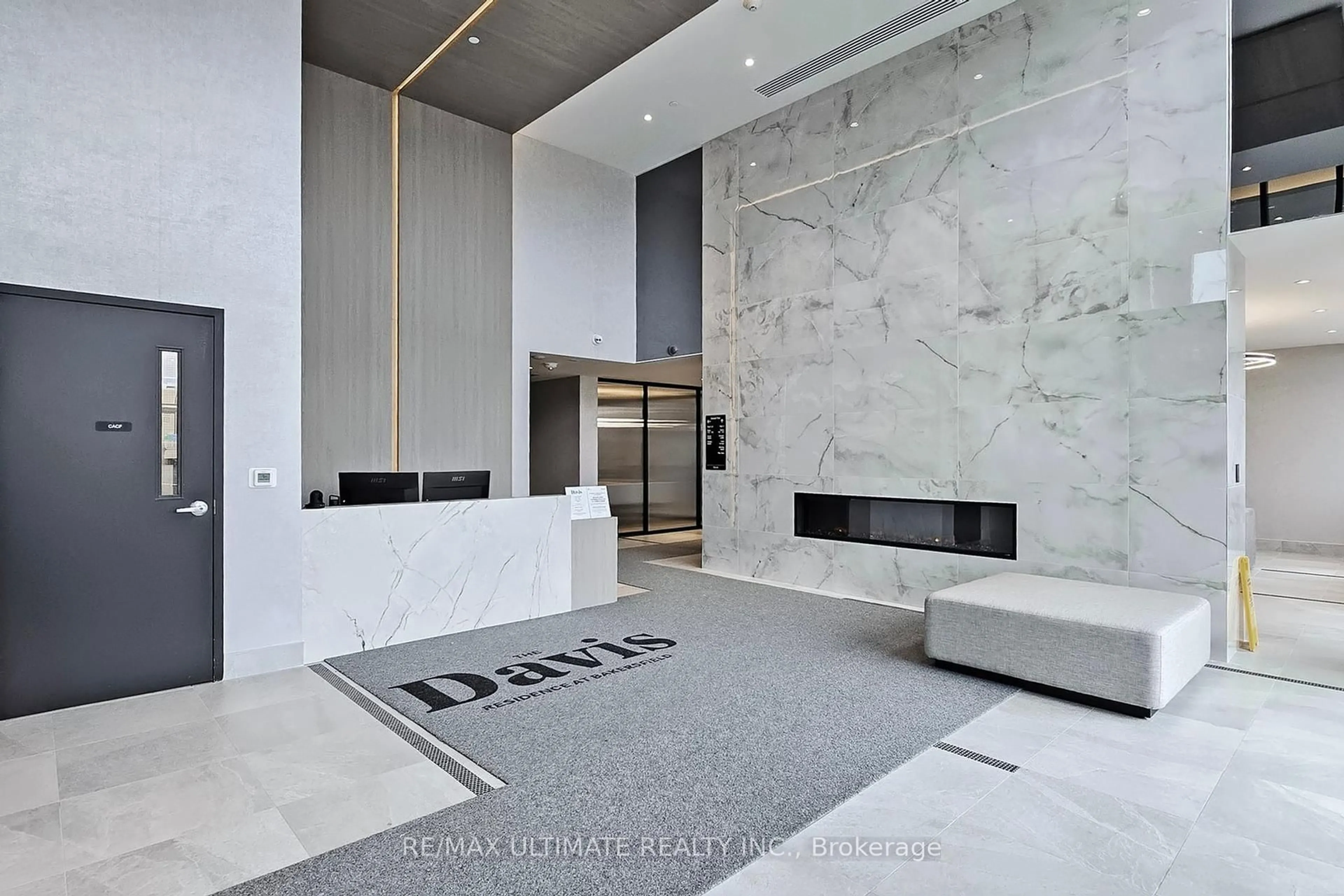 Lobby for 185 Deerfield Rd #1203, Newmarket Ontario L3Y 0G7