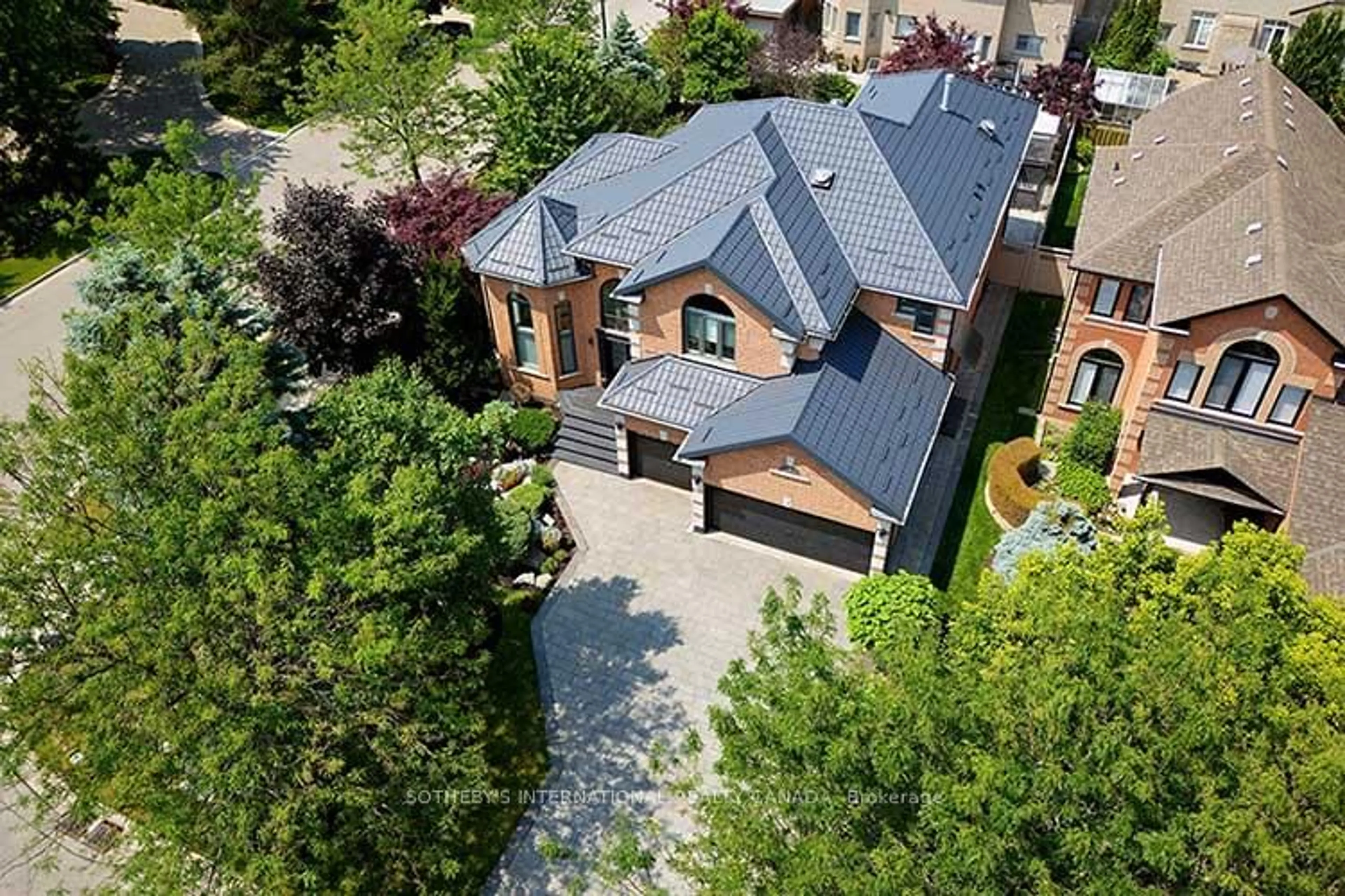 A pic from outside/outdoor area/front of a property/back of a property/a pic from drone, street for 2 Kimber Cres, Vaughan Ontario L4L 9A7