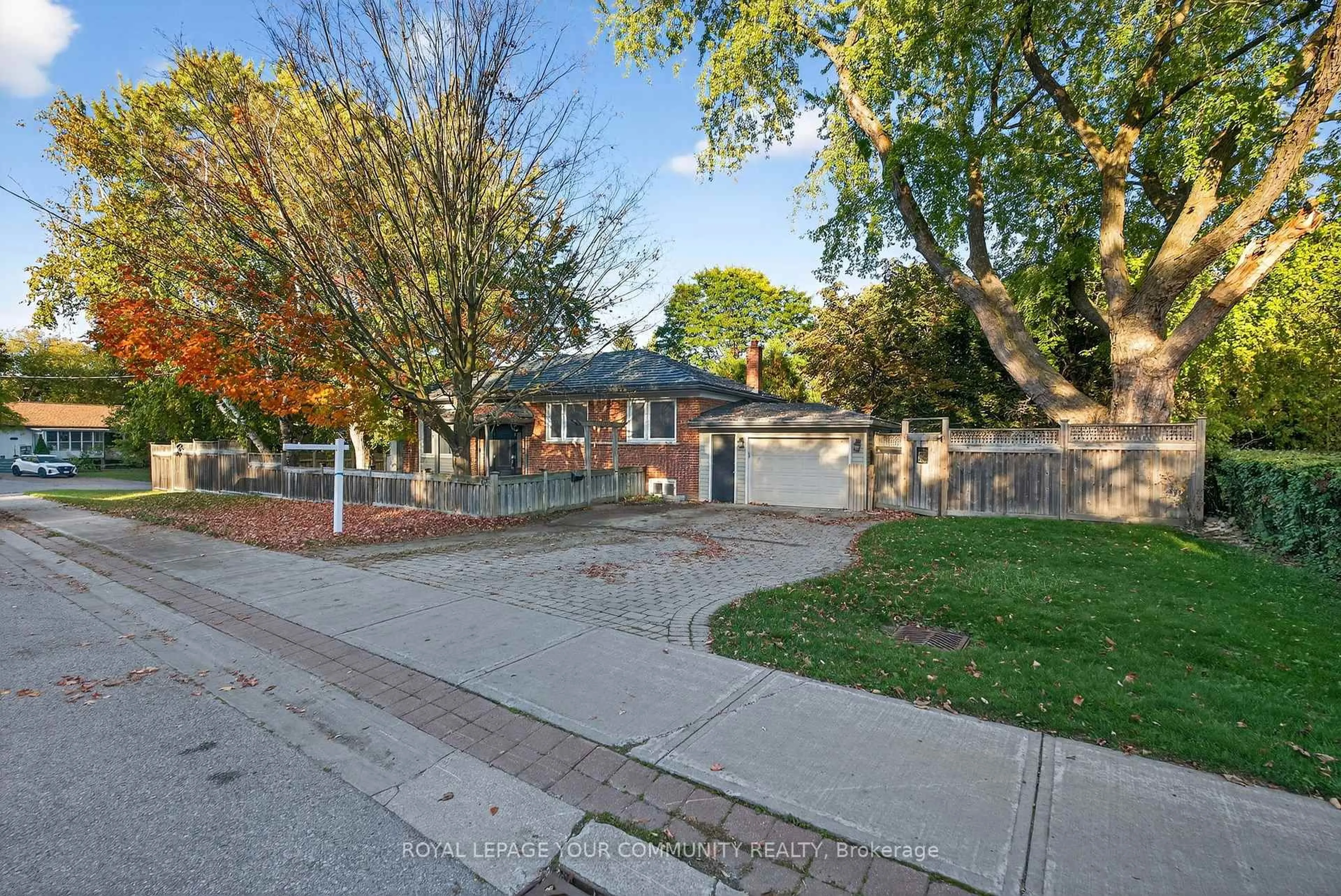 Home with brick exterior material, street for 67 Monkswood Cres, Newmarket Ontario L3Y 2J9