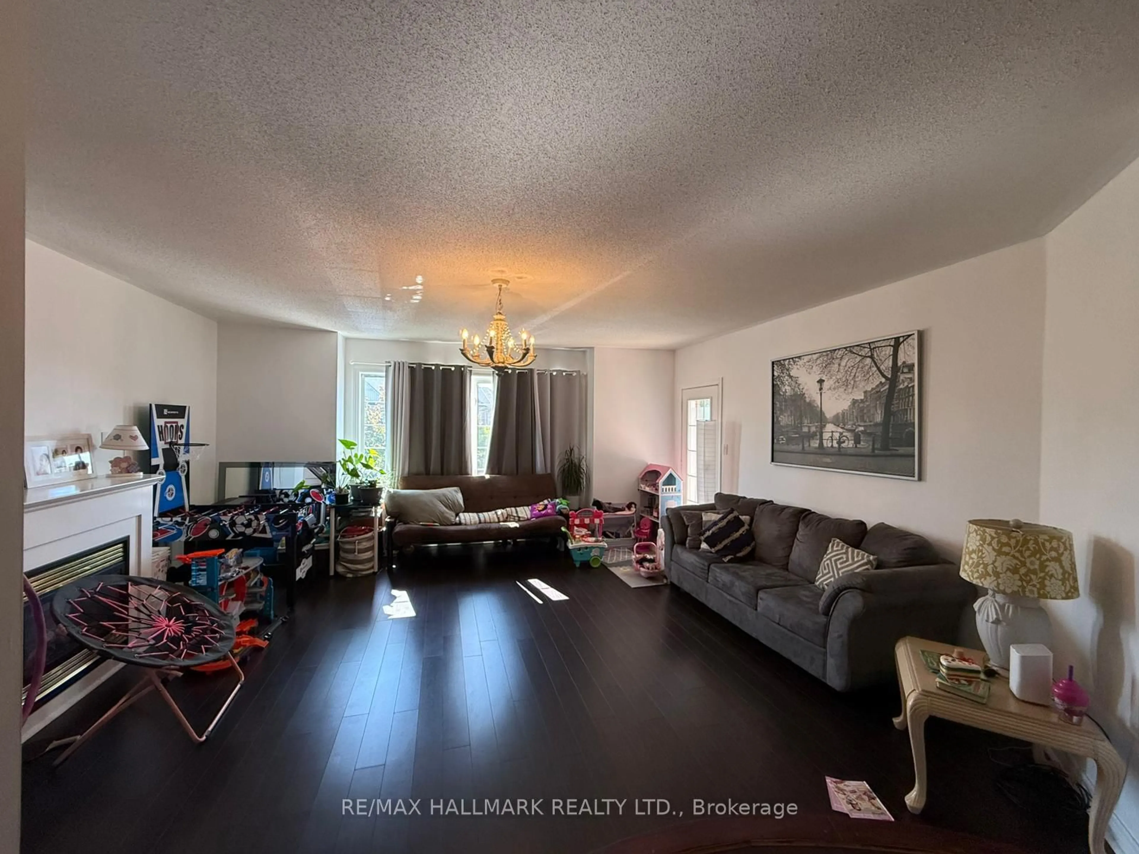 A pic of a room for 85 Watkins Glen Cres, Aurora Ontario L4G 7P4