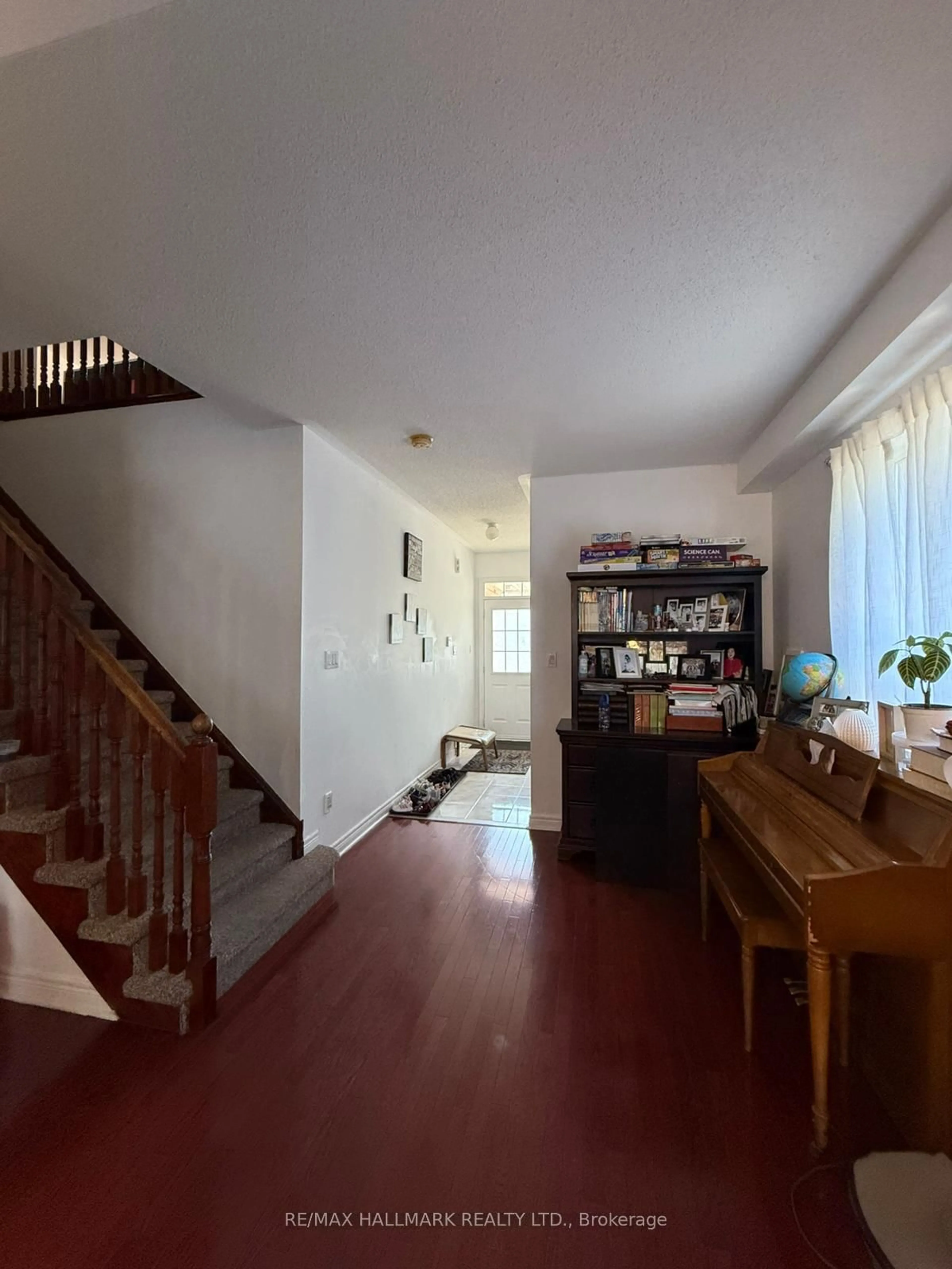 Unknown for 85 Watkins Glen Cres, Aurora Ontario L4G 7P4