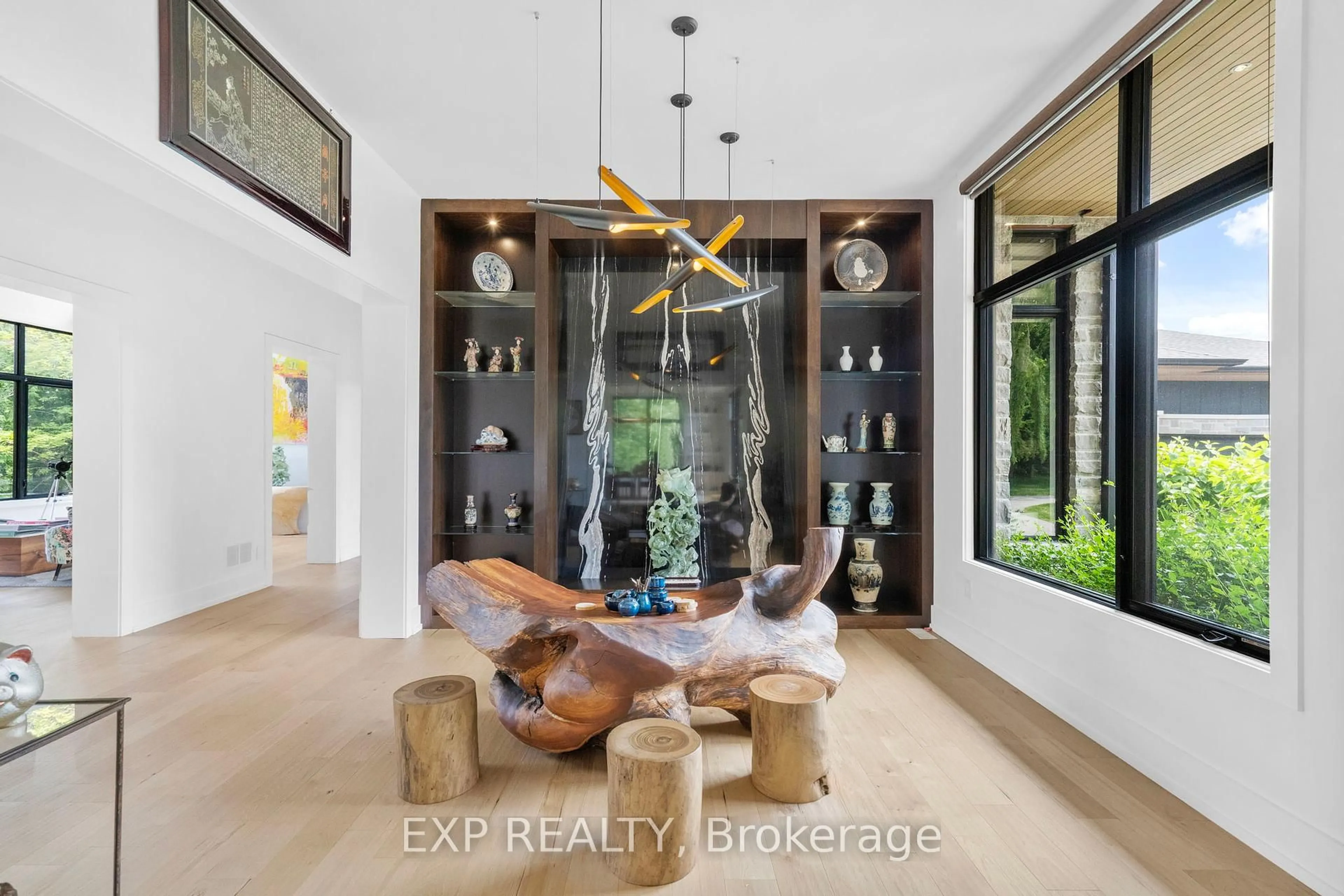 Indoor entryway for 8 Cachet Pkwy, Markham Ontario L6C 1G8