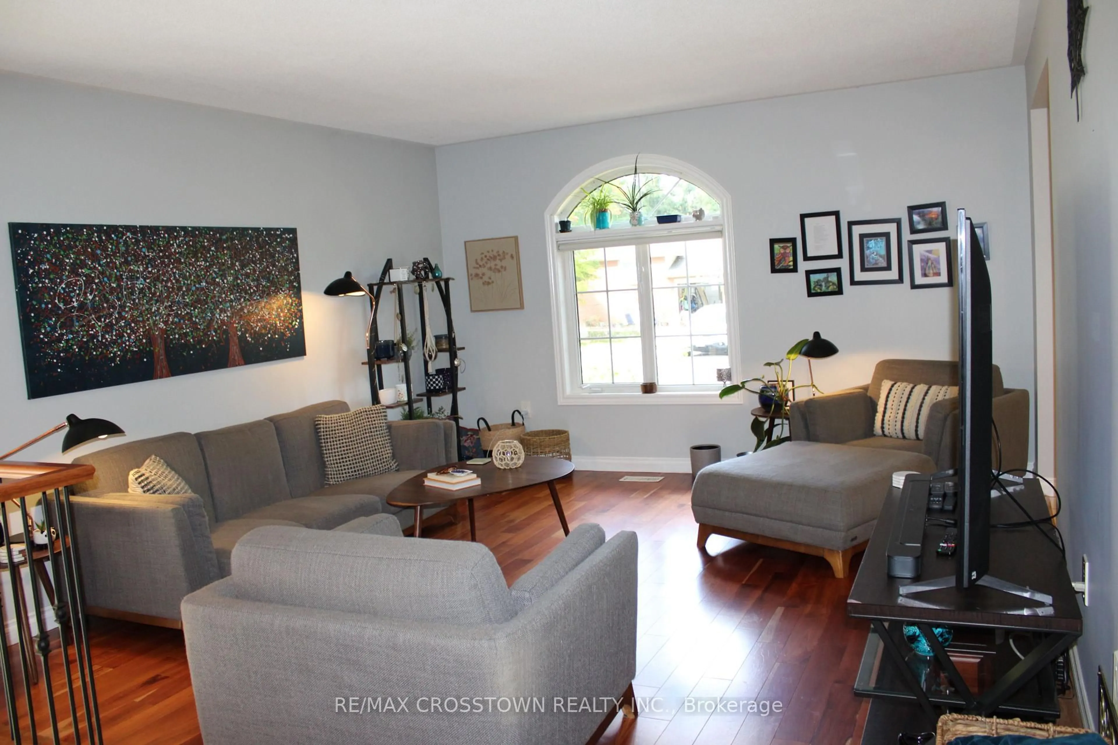 Living room with furniture, unknown for 47 Pine Park Blvd, Adjala-Tosorontio Ontario L0M 1J0